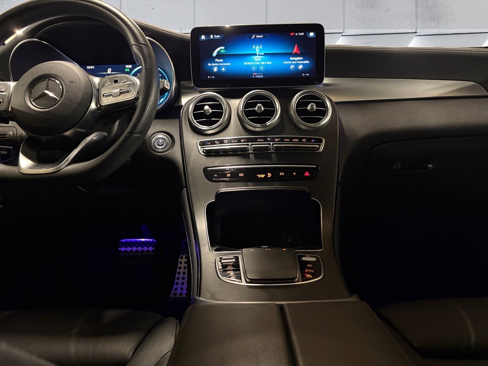 MERCEDES-BENZ GLC 200 AMG Line 4Matic 9G-Tronic-image-10