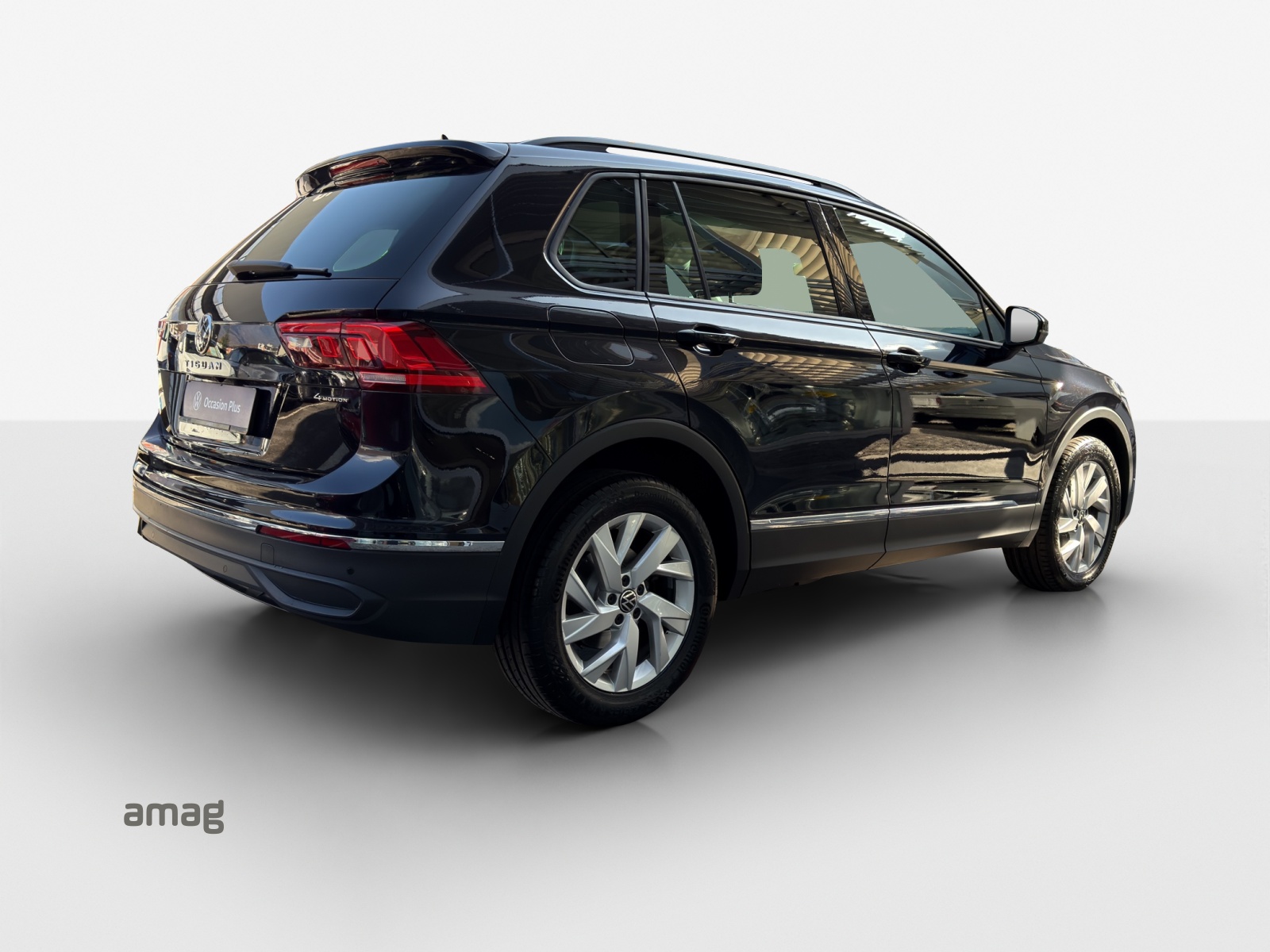 VW Tiguan 2.0 TDI SCR Elegance 4Motion DSG-image-4