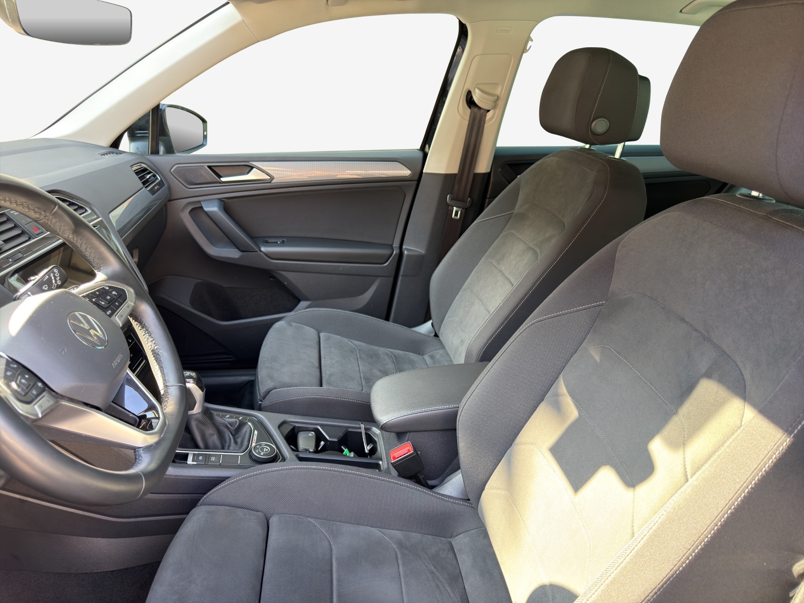 VW Tiguan 2.0 TDI SCR Elegance 4Motion DSG-image-7