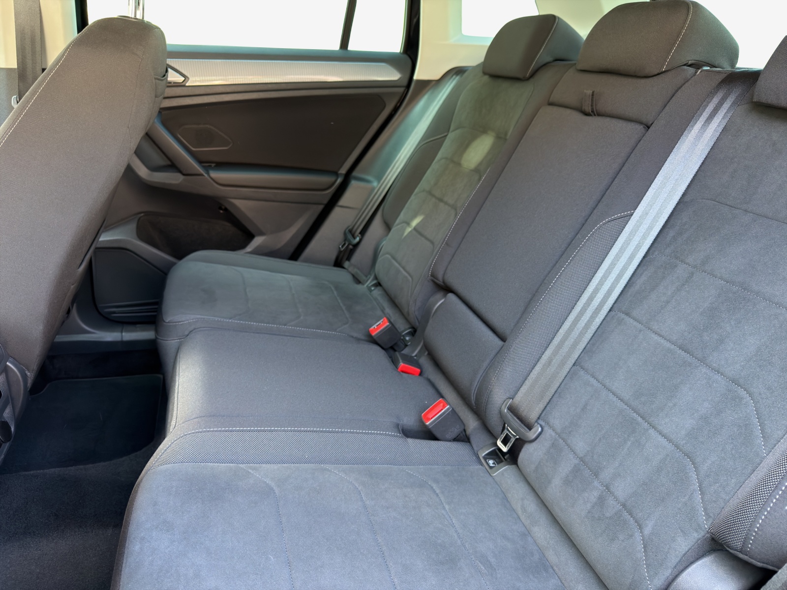 VW Tiguan 2.0 TDI SCR Elegance 4Motion DSG-image-11