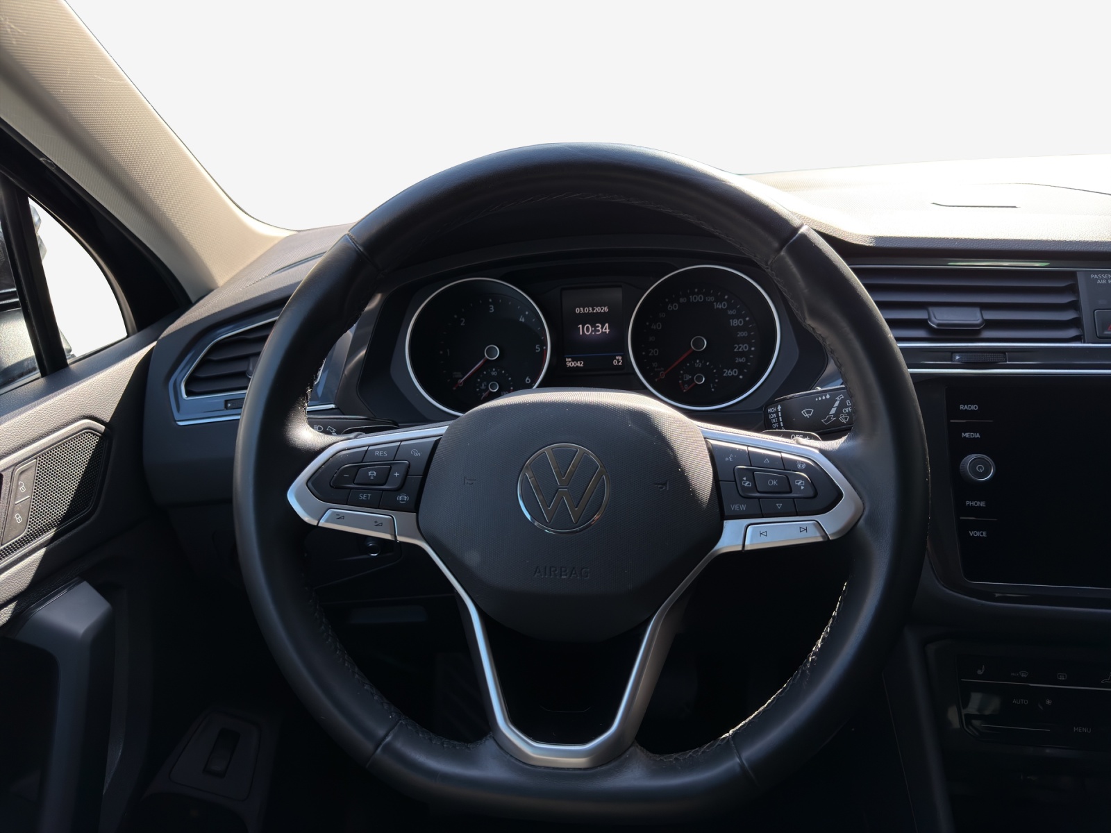 VW Tiguan 2.0 TDI SCR Elegance 4Motion DSG-image-9