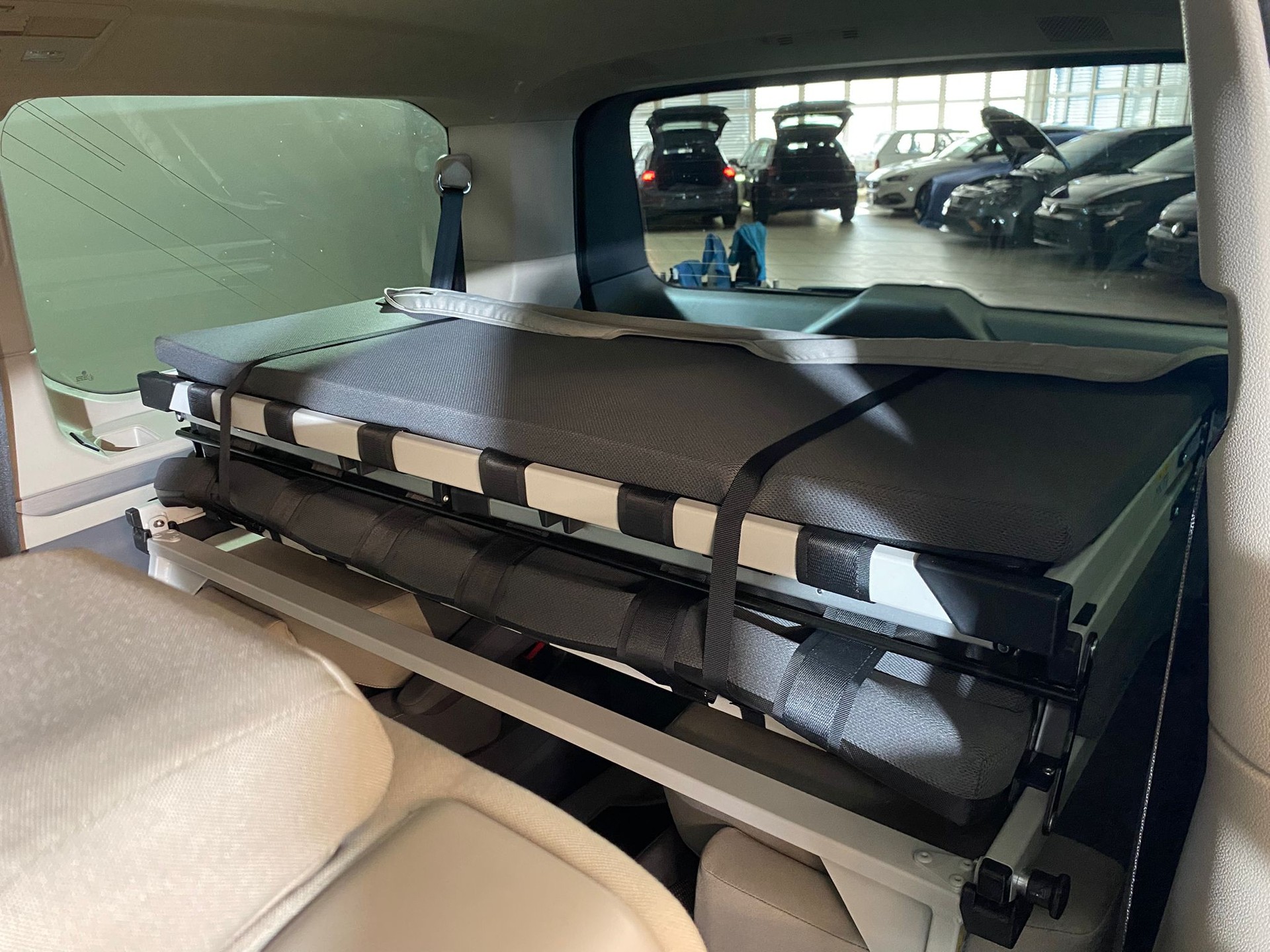 VW Multivan 2.0 TDI Life DSG Lang-image-11