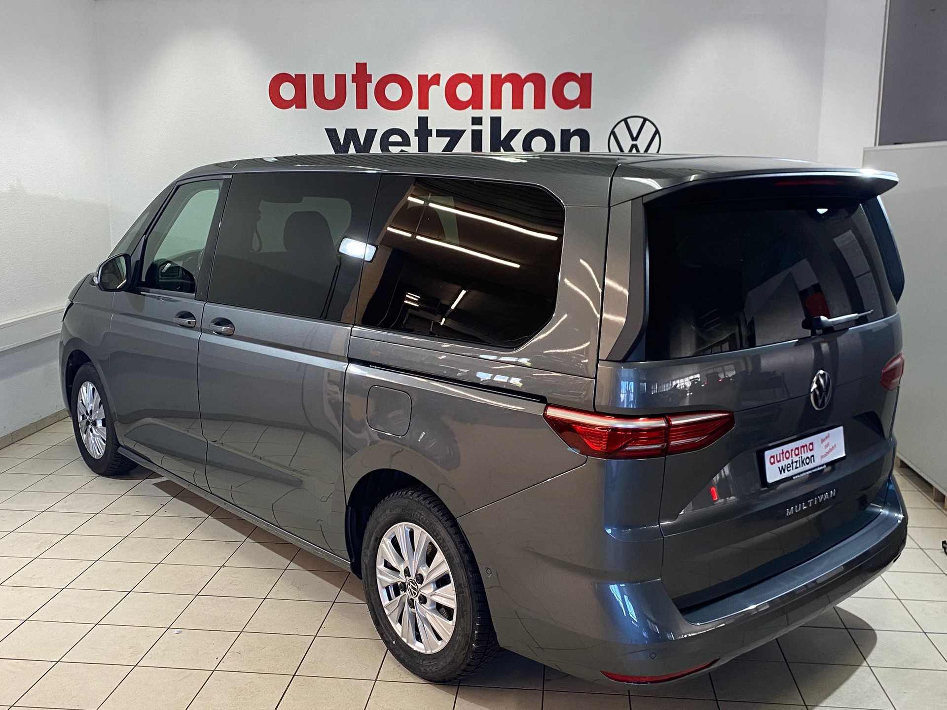 VW Multivan 2.0 TDI Life DSG Lang-image-2