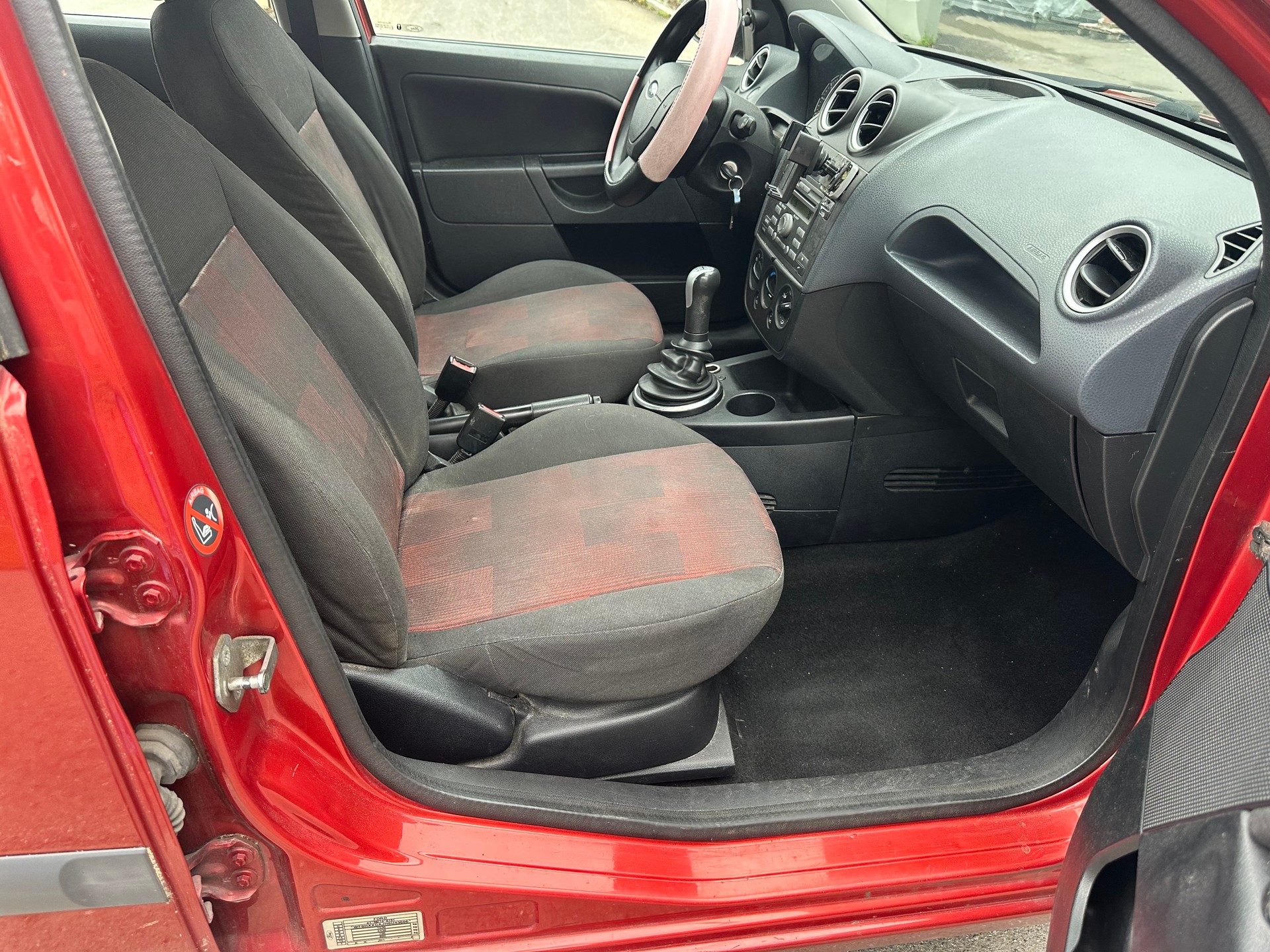 FORD Fiesta 1.4 16V Trend-image-12