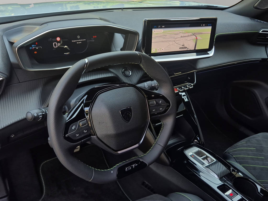PEUGEOT 2008 1.2 Hybrid 145 GT-image-5