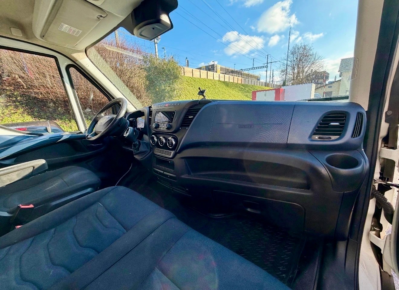 IVECO 35 S 18 Automatik, 180 PS, Koffer mit Hebebühne, AHK 3.5 T-image-10