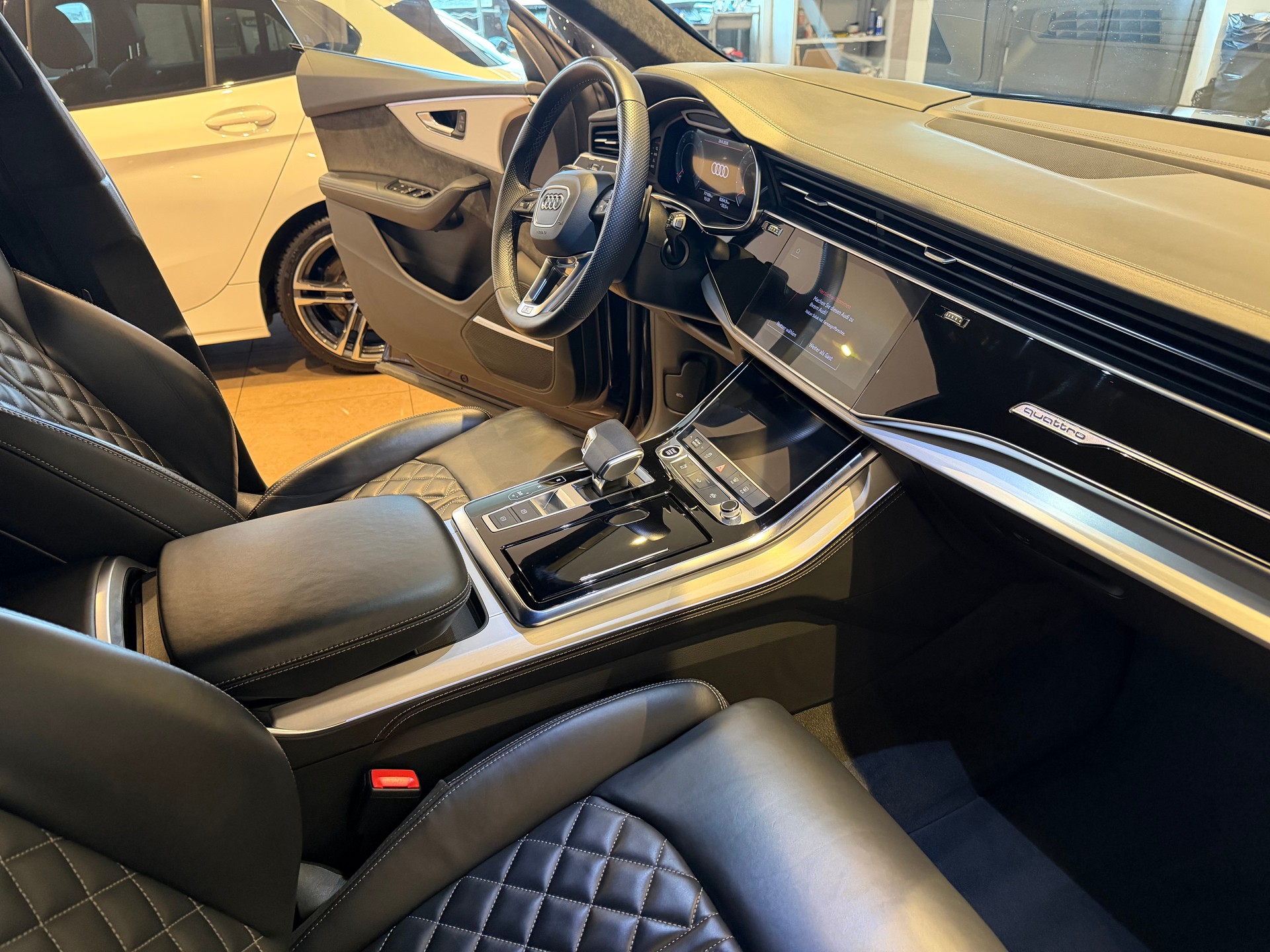 AUDI Q8 3.0 50 TDI Black Edition quattro T-Tronic-image-8
