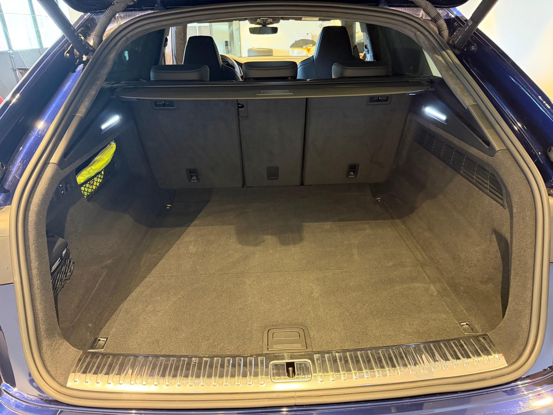 AUDI Q8 3.0 50 TDI Black Edition quattro T-Tronic-image-12