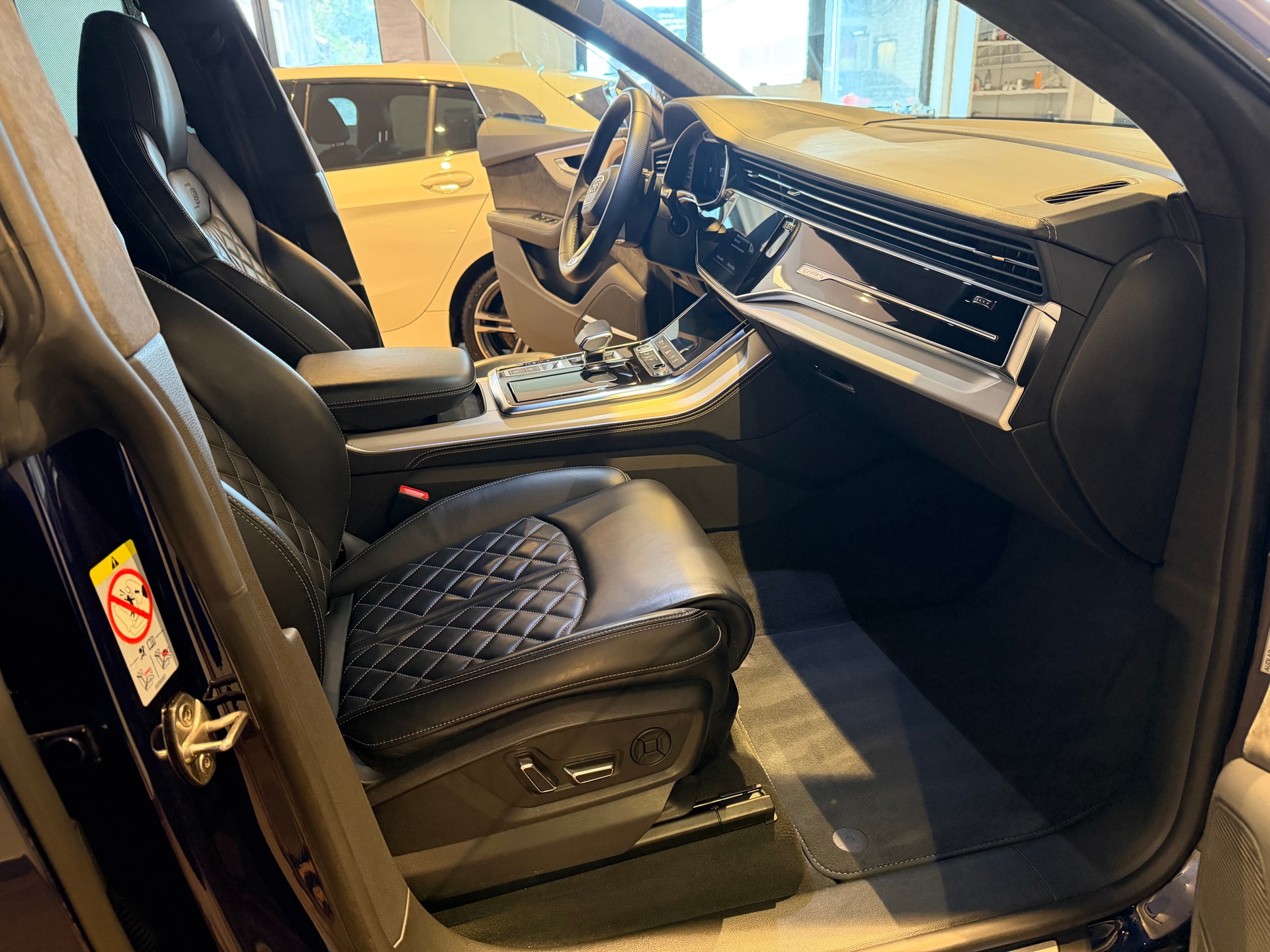 AUDI Q8 3.0 50 TDI Black Edition quattro T-Tronic-image-7