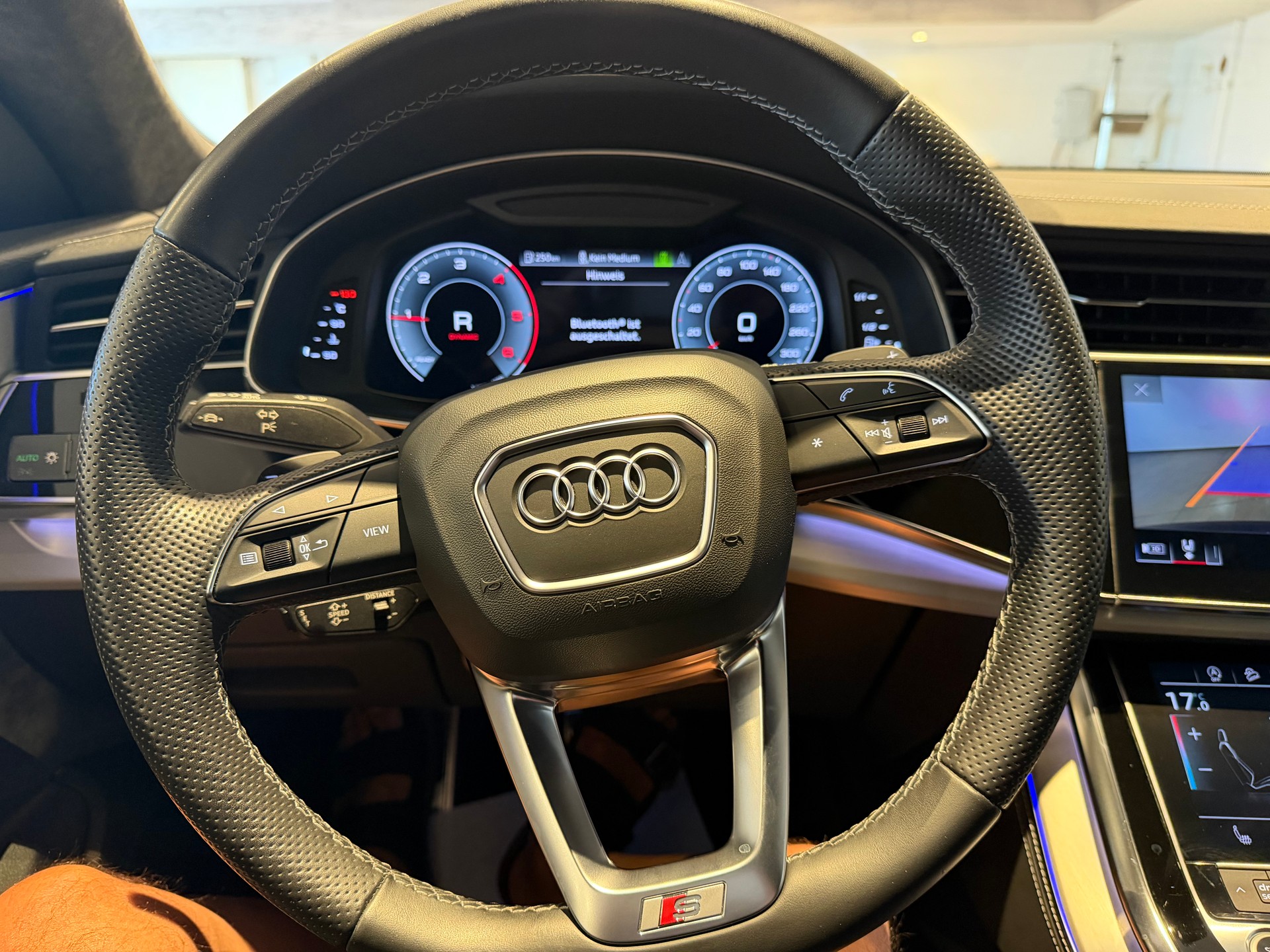 AUDI Q8 3.0 50 TDI Black Edition quattro T-Tronic-image-16