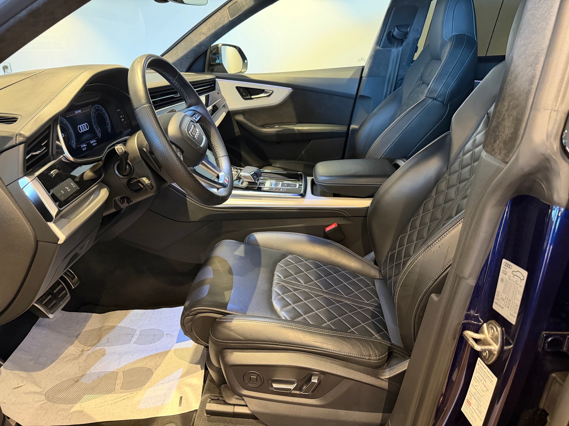 AUDI Q8 3.0 50 TDI Black Edition quattro T-Tronic-image-6