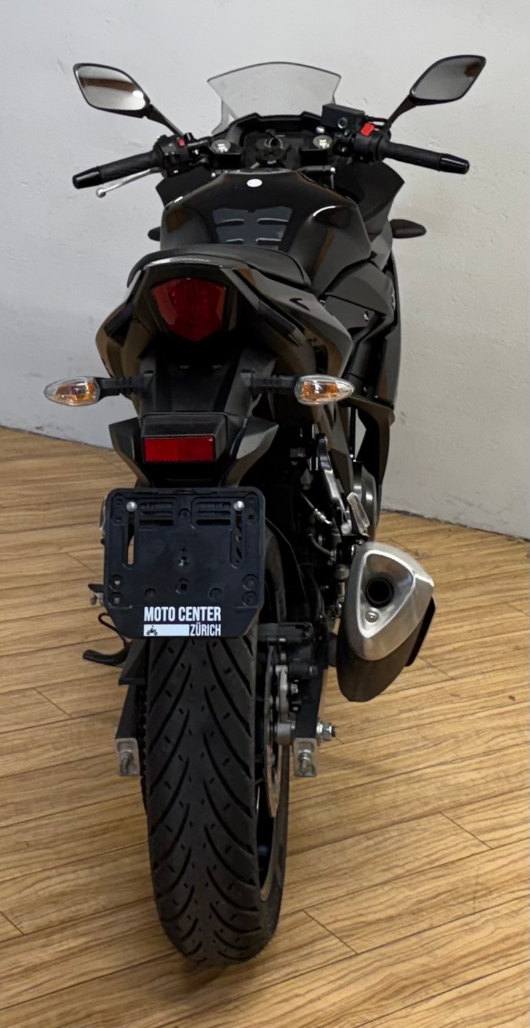 SUZUKI GSX-R 250 L7-showroom-element-3