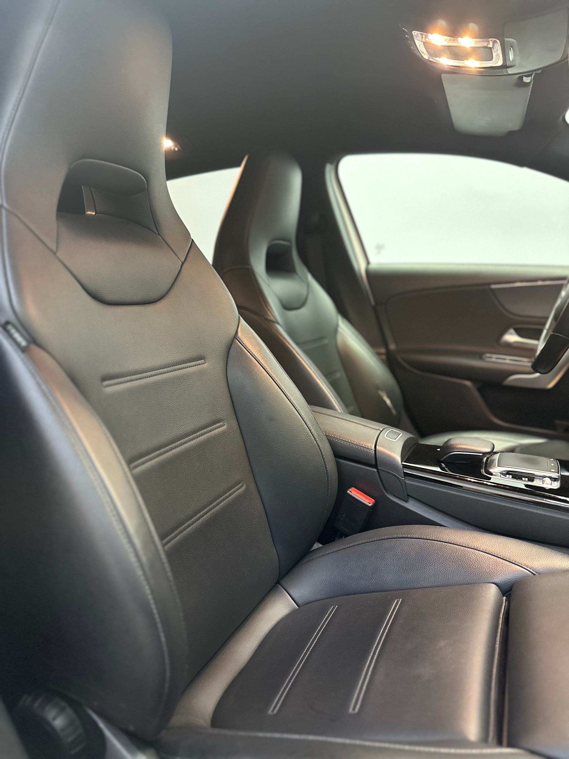 MERCEDES-BENZ A 180 d AMG Line-image-17