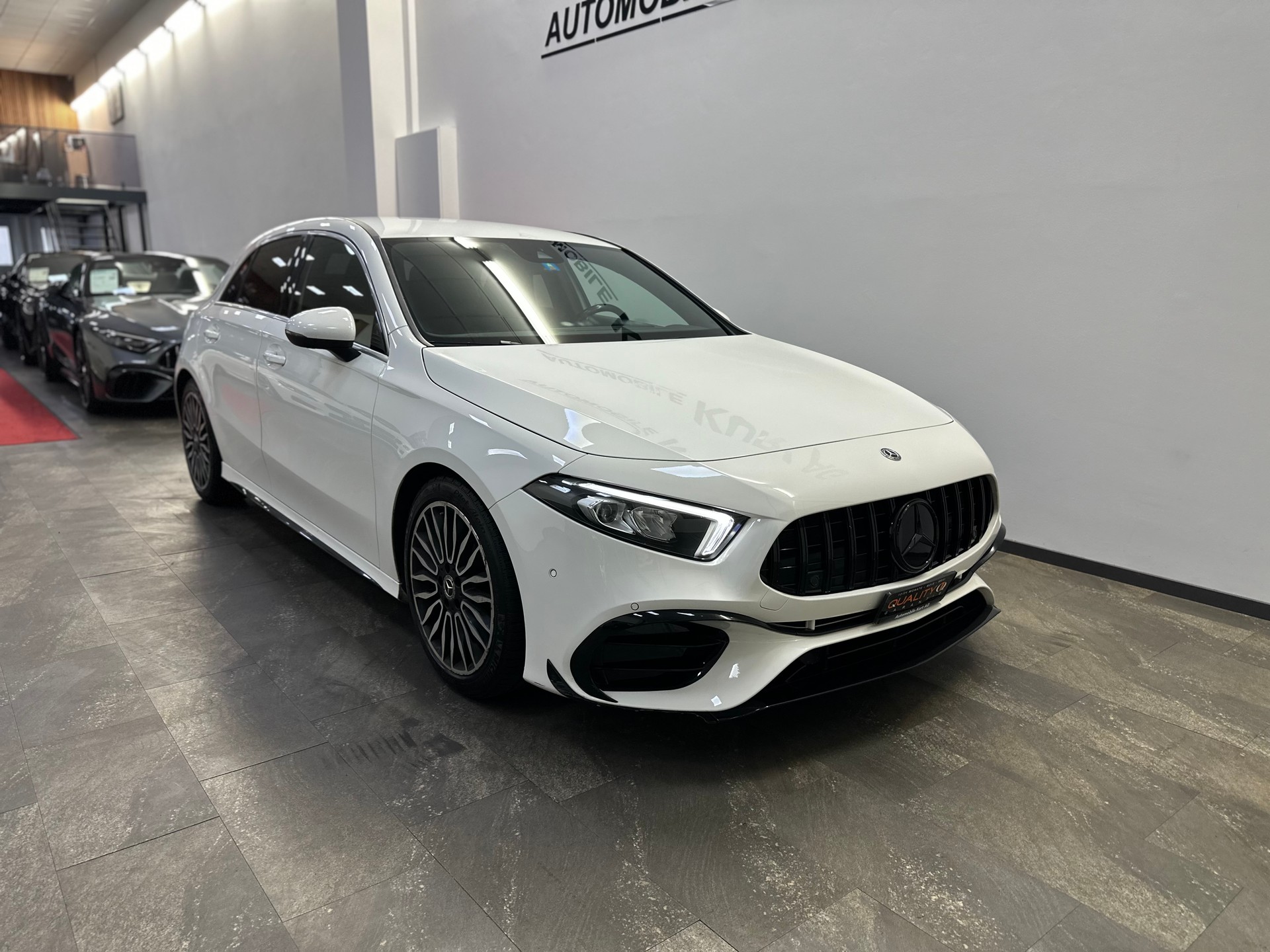 MERCEDES-BENZ A 180 d AMG Line-image-7