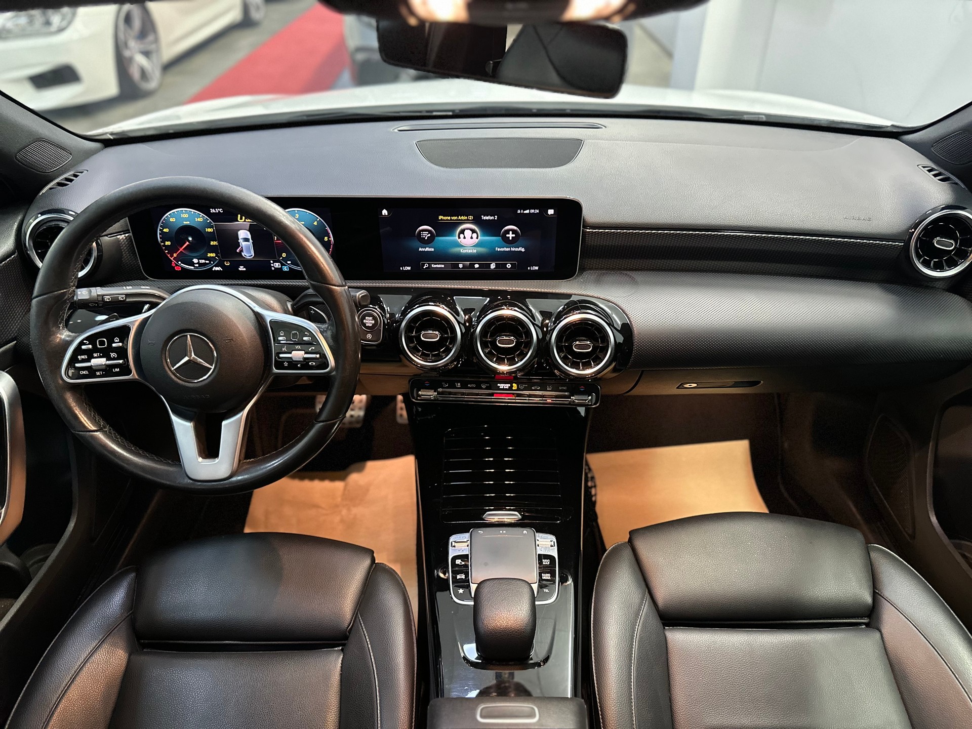 MERCEDES-BENZ A 180 d AMG Line-image-11