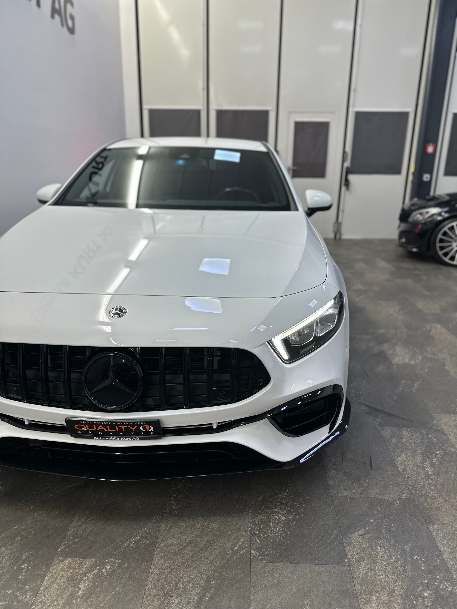MERCEDES-BENZ A 180 d AMG Line-image-5