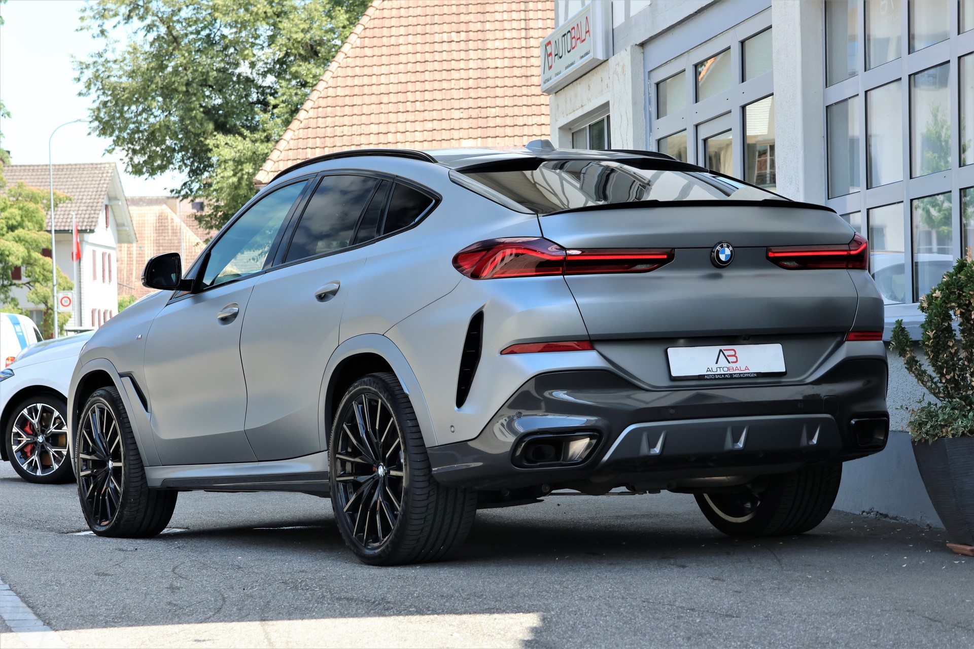 BMW X6 xDrive 48V 30d M Sport Pro Steptronic (CH) *FROZEN GREY*-showroom-element-2