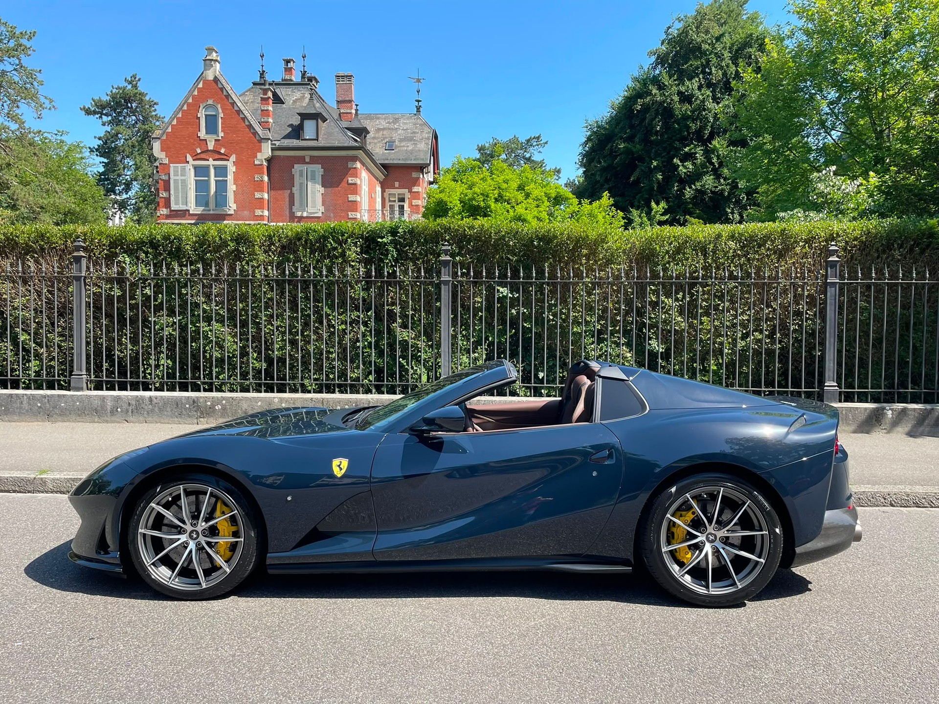 FERRARI 812 GTS-image-2
