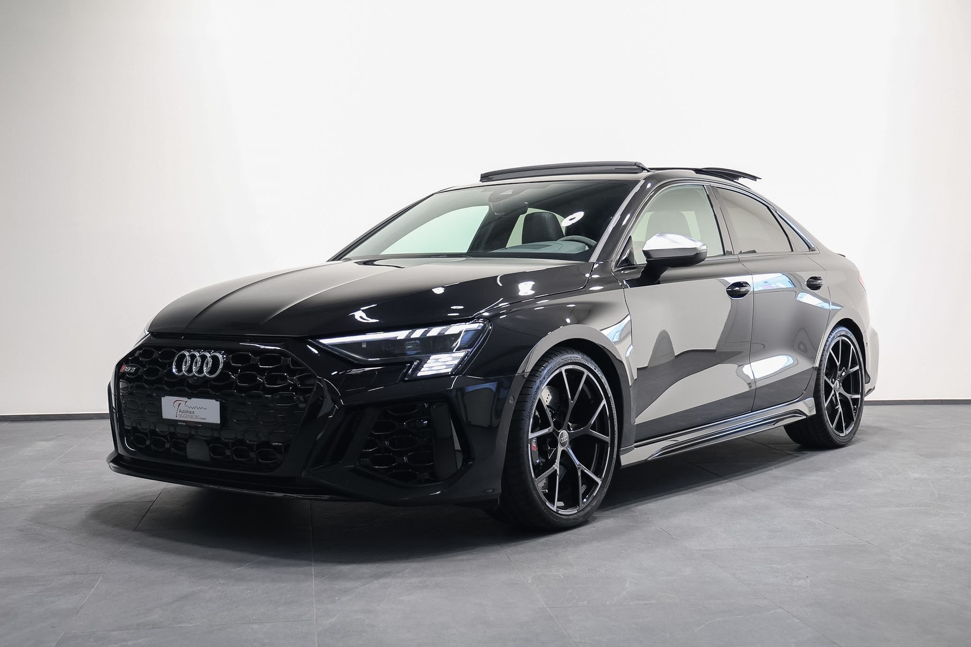 AUDI RS3 Limousine 2.5 TSI quattro S-tronic *Audi Werksgarantie bis 12.2026*-image-2