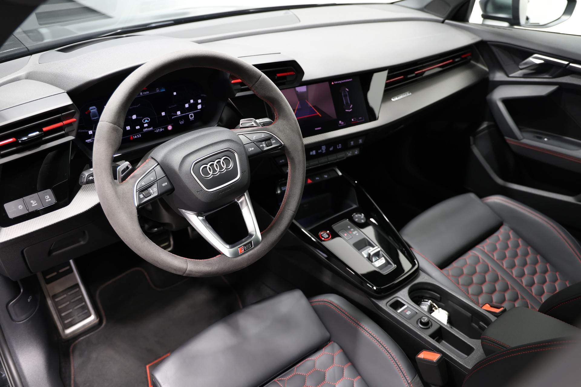 AUDI RS3 Limousine 2.5 TSI quattro S-tronic *Audi Werksgarantie bis 12.2026*-image-15