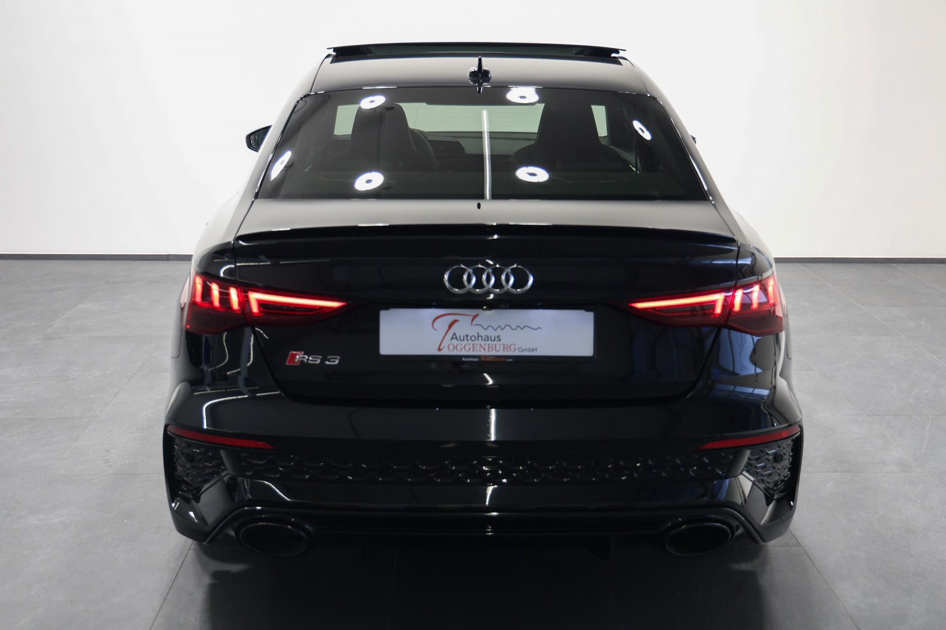 AUDI RS3 Limousine 2.5 TSI quattro S-tronic *Audi Werksgarantie bis 12.2026*-image-9