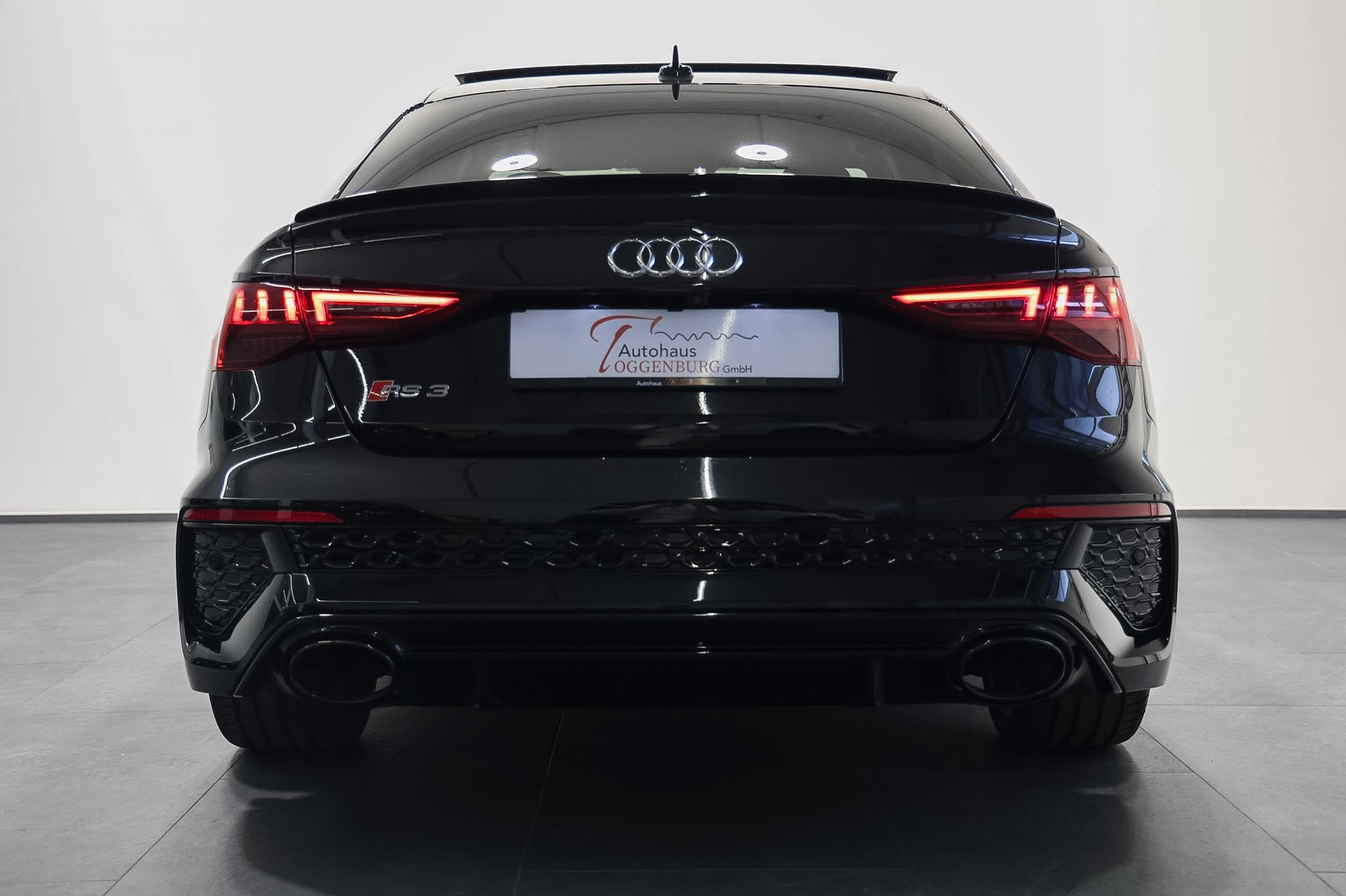 AUDI RS3 Limousine 2.5 TSI quattro S-tronic *Audi Werksgarantie bis 12.2026*-image-10