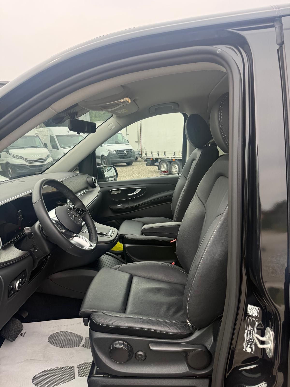MERCEDES-BENZ V 300 d Extralang Avantgarde 9G-Tronic-image-13