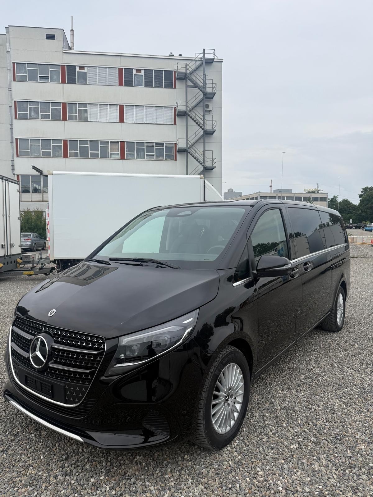 MERCEDES-BENZ V 300 d Extralang Avantgarde 9G-Tronic-image-0
