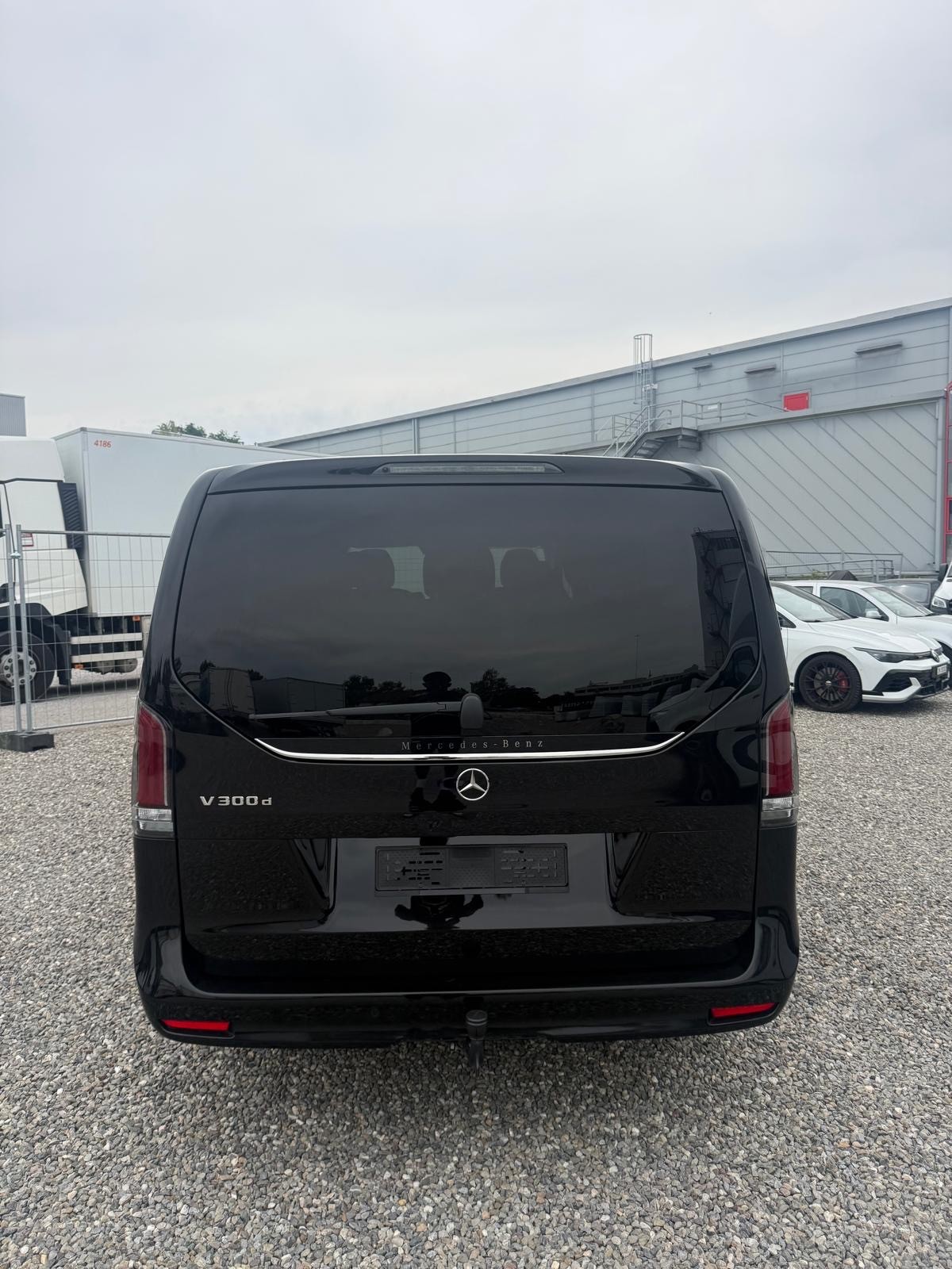 MERCEDES-BENZ V 300 d Extralang Avantgarde 9G-Tronic-image-3
