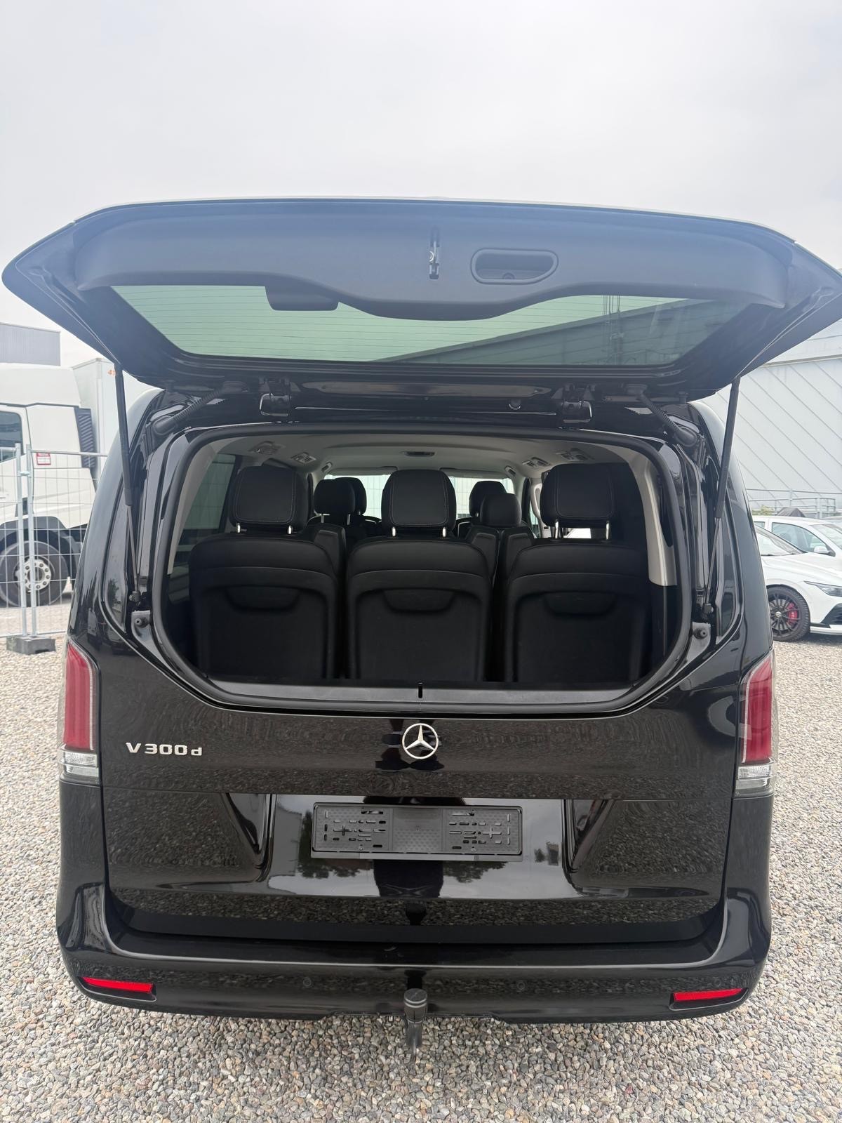 MERCEDES-BENZ V 300 d Extralang Avantgarde 9G-Tronic-image-9
