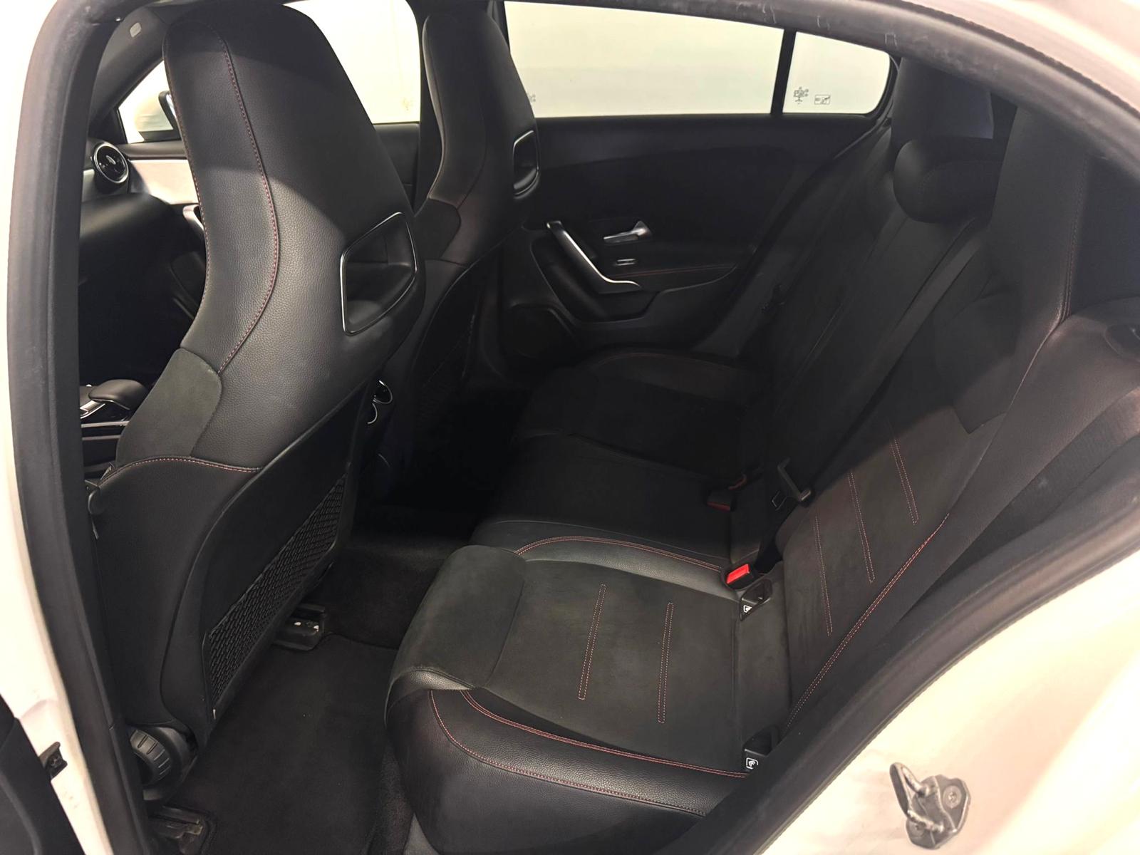 MERCEDES-BENZ A 200 AMG Line 7G-DCT-image-16