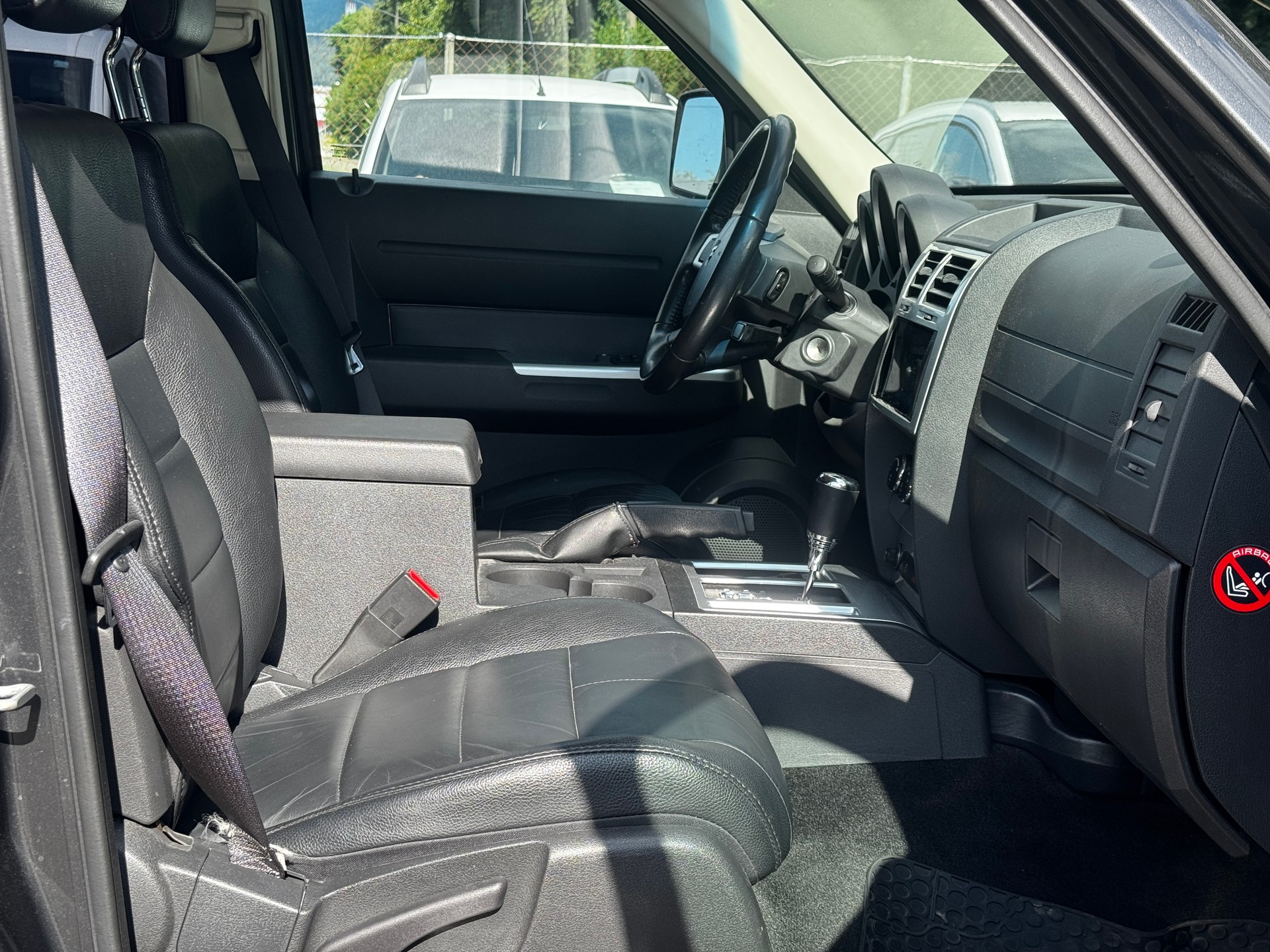 DODGE NITRO-image-9