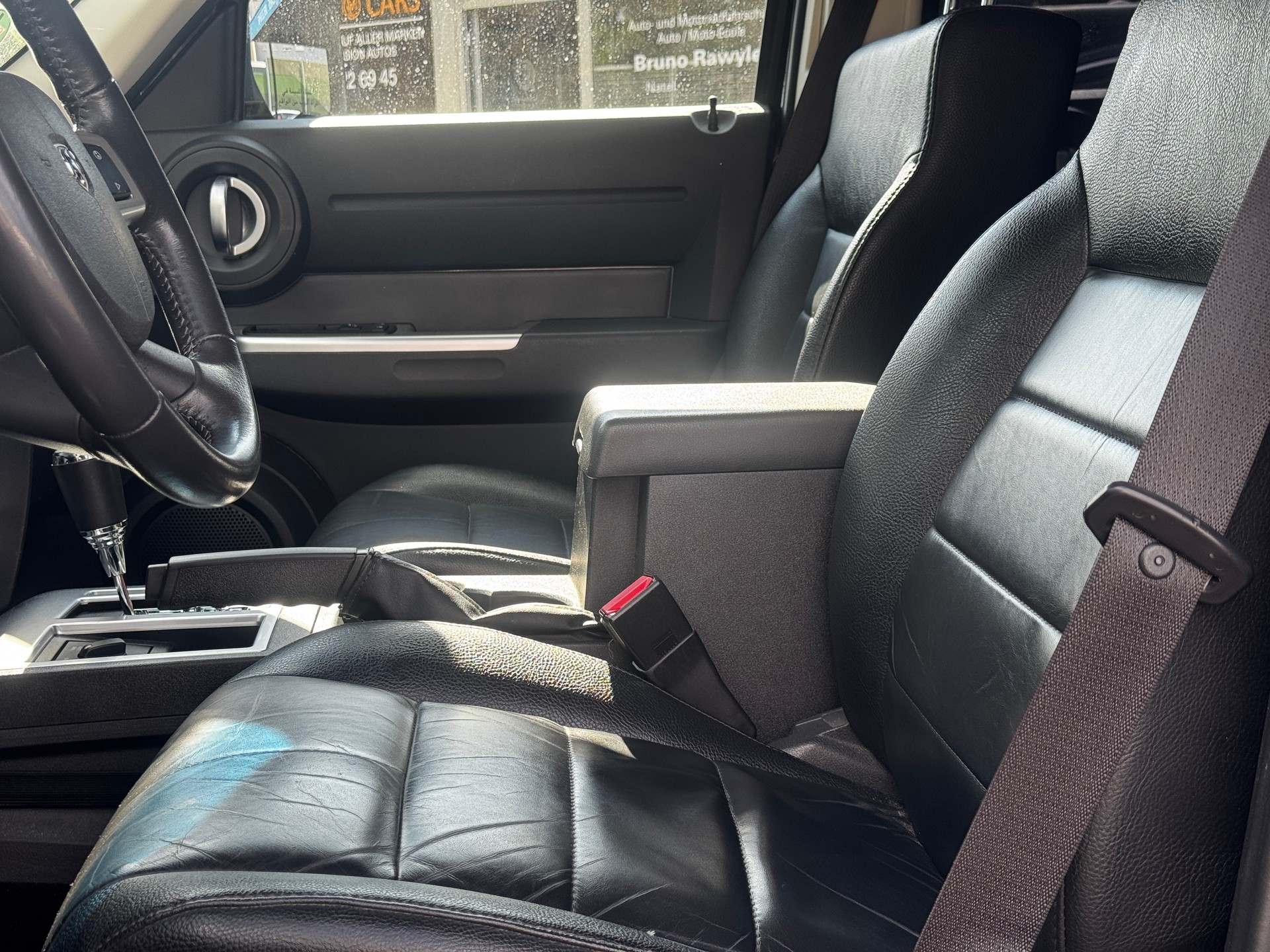 DODGE NITRO-image-12