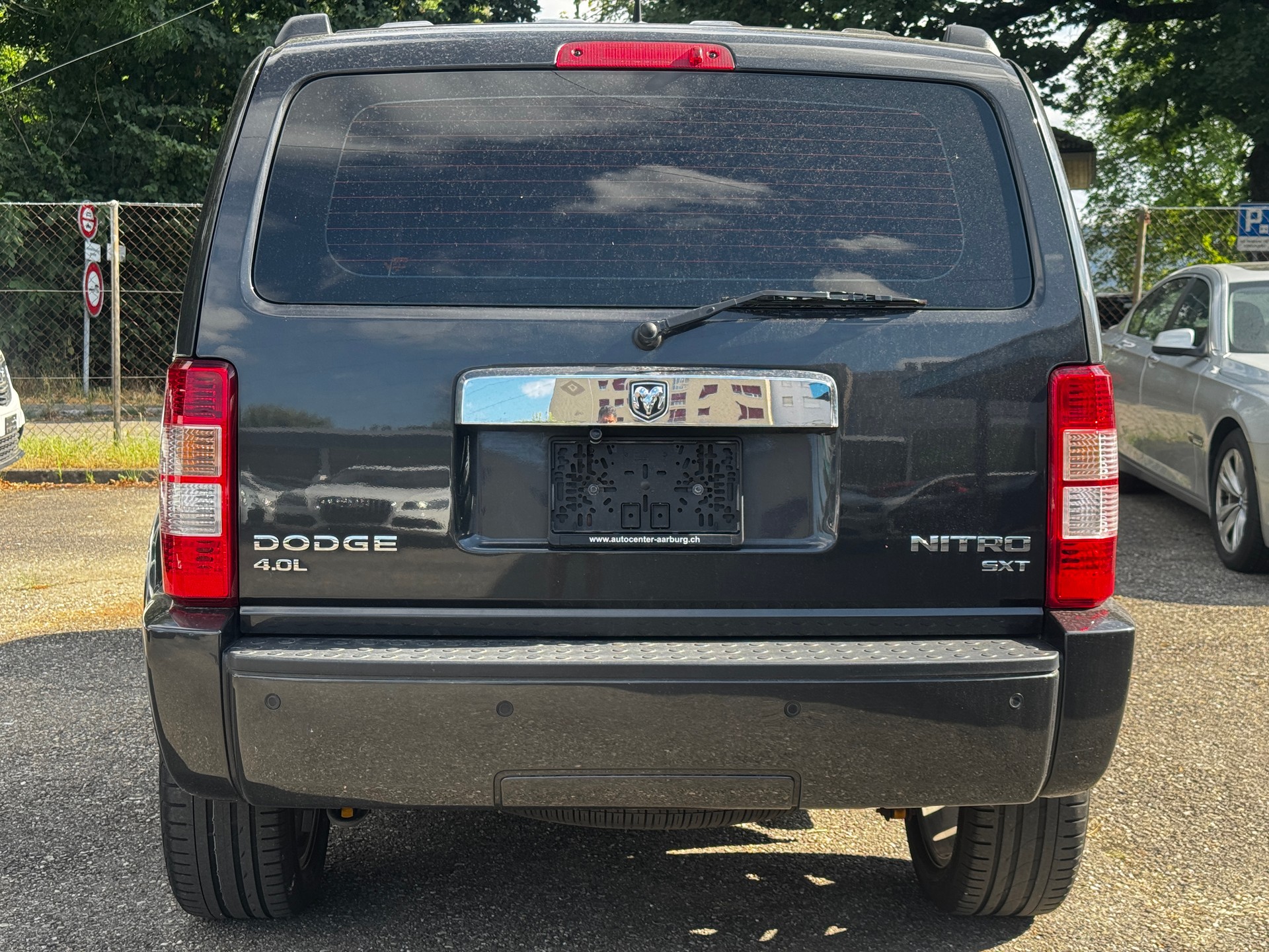 DODGE NITRO-image-5