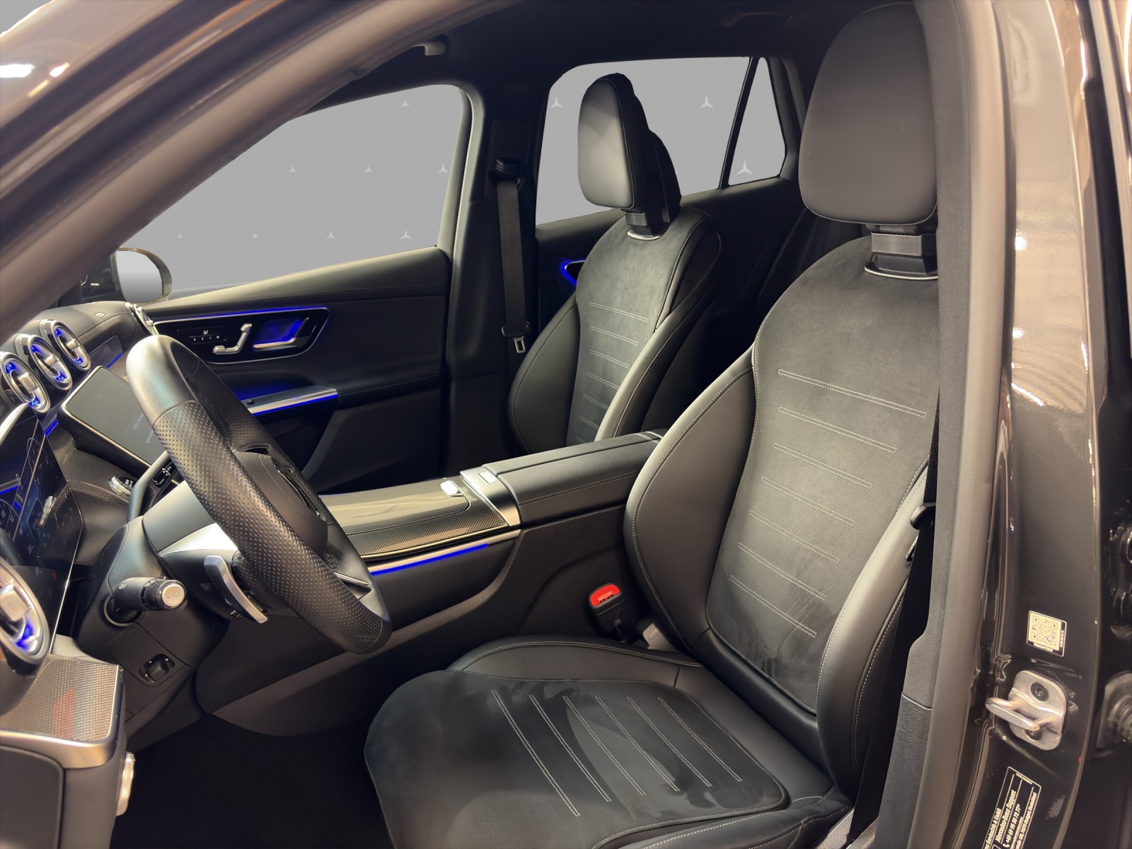 MERCEDES-BENZ GLC 200 4M - AMG / 360 Grad Kamera / Soundsytem / 20 Zoll Räder / metallic-image-7