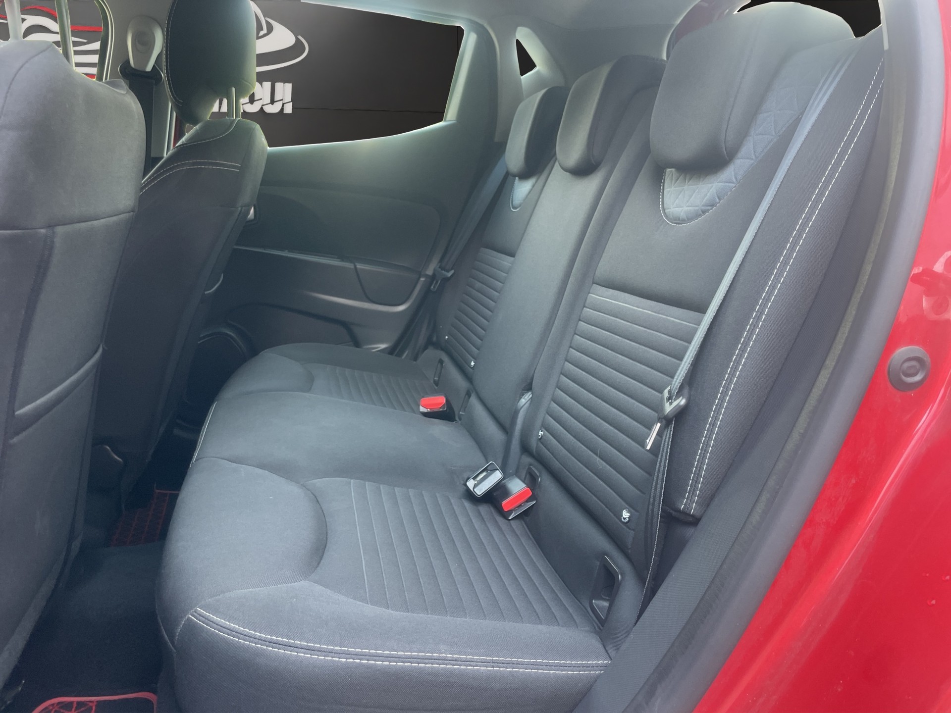 RENAULT Clio 1.2 16V T Swiss Edition EDC-image-10
