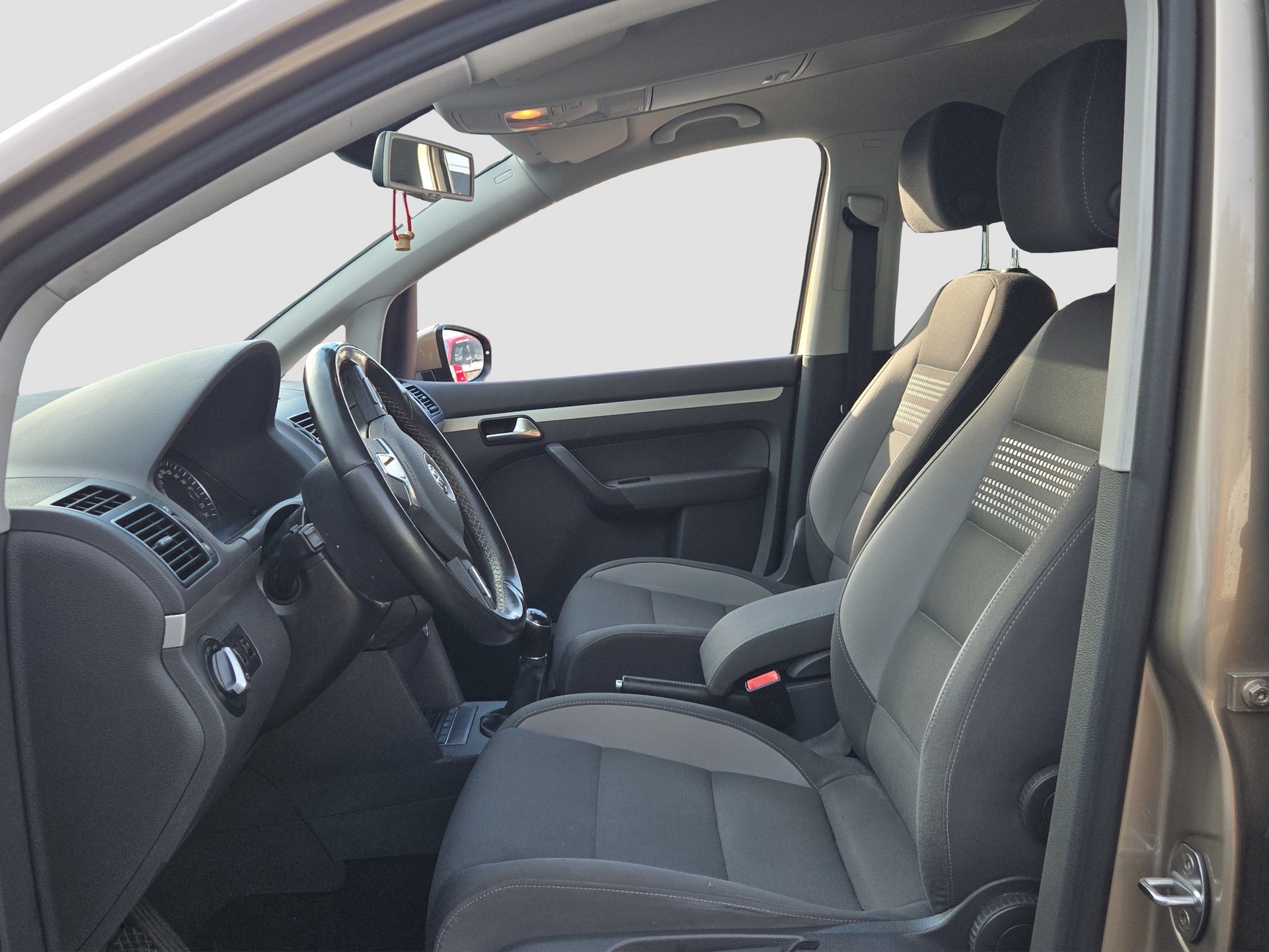 VW Touran 1.4 TSI Design-image-15