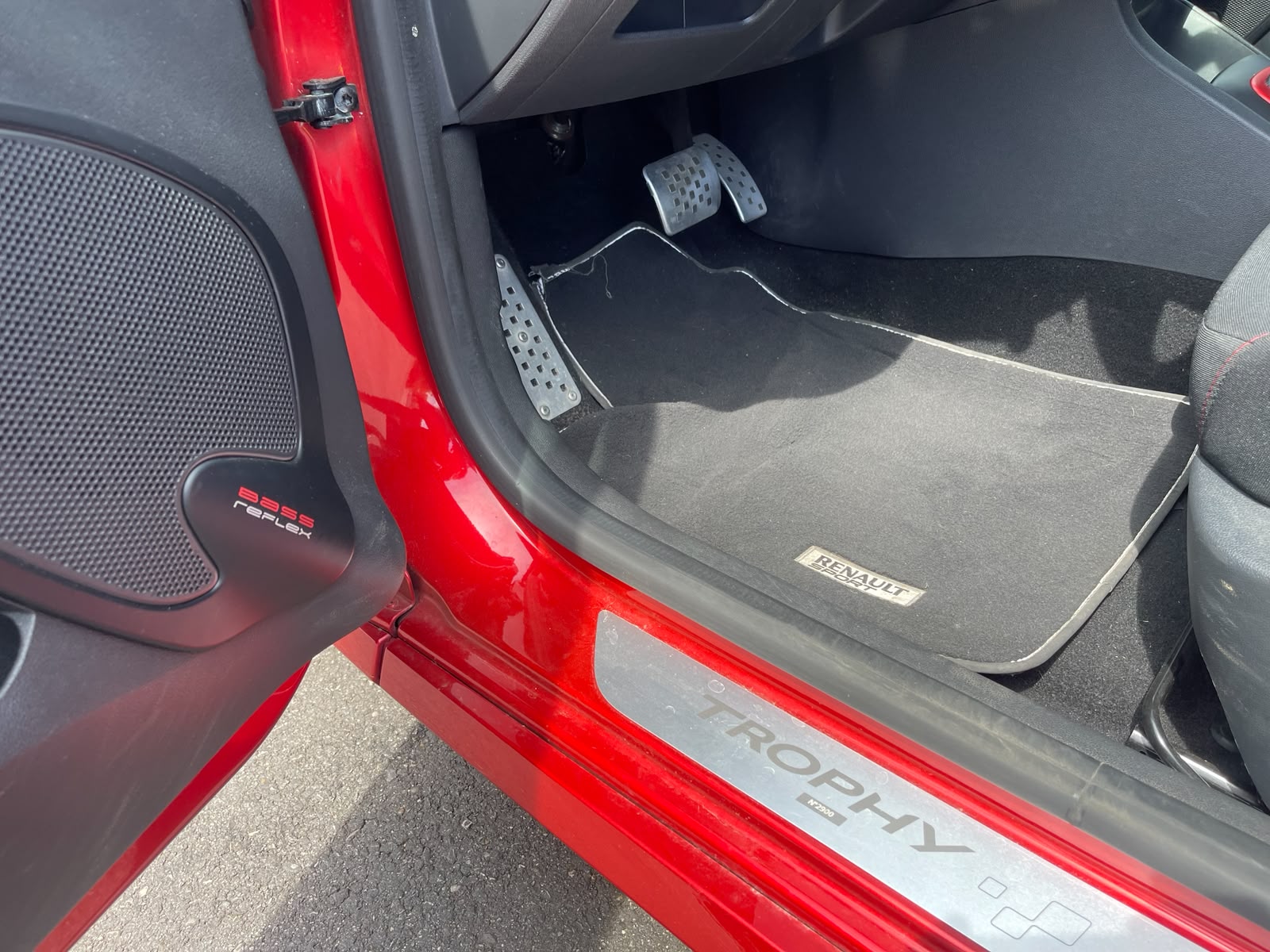 RENAULT Clio 1.6 T RS 220 Trophy EDC-image-13