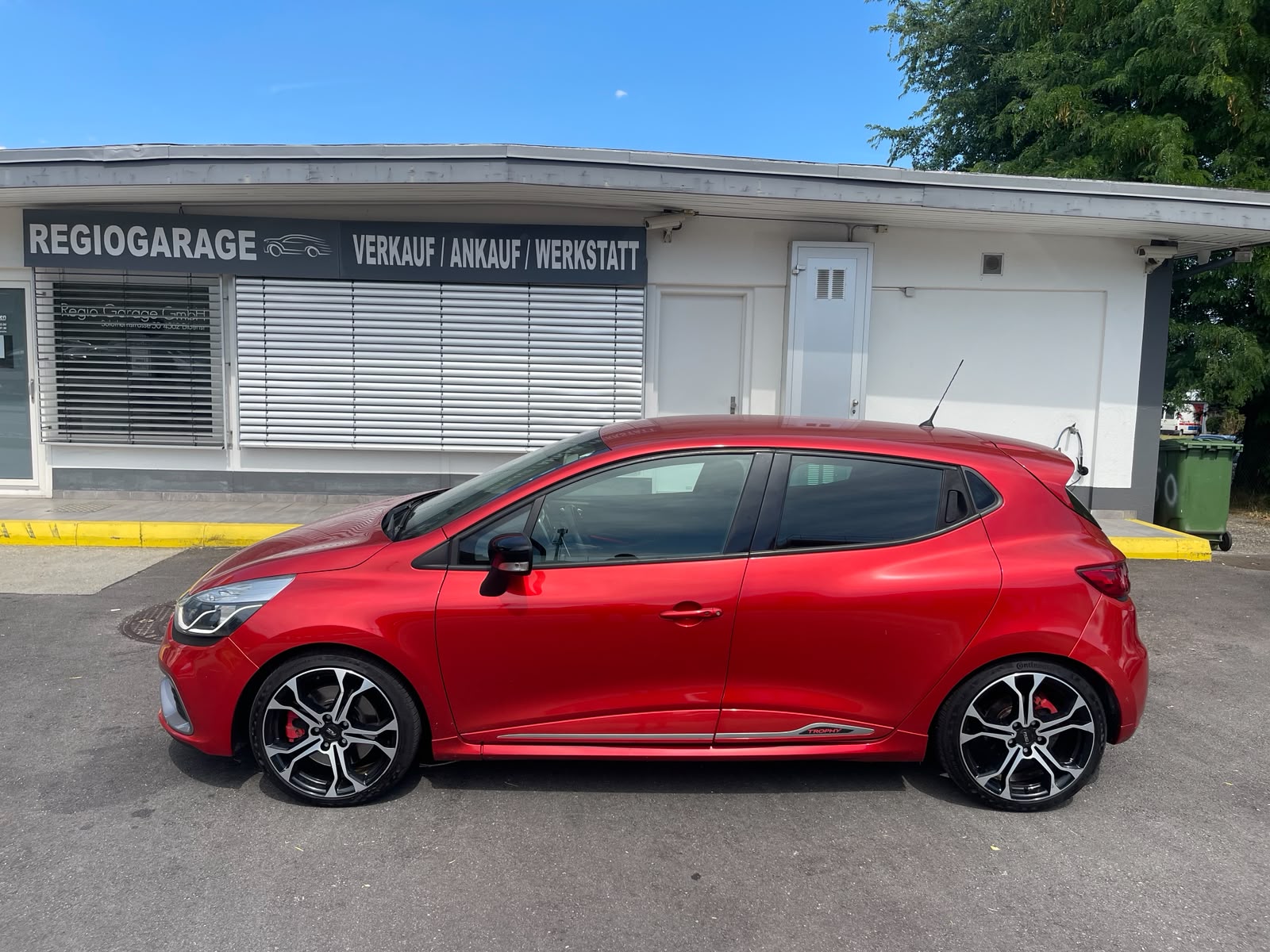 RENAULT Clio 1.6 T RS 220 Trophy EDC-image-1