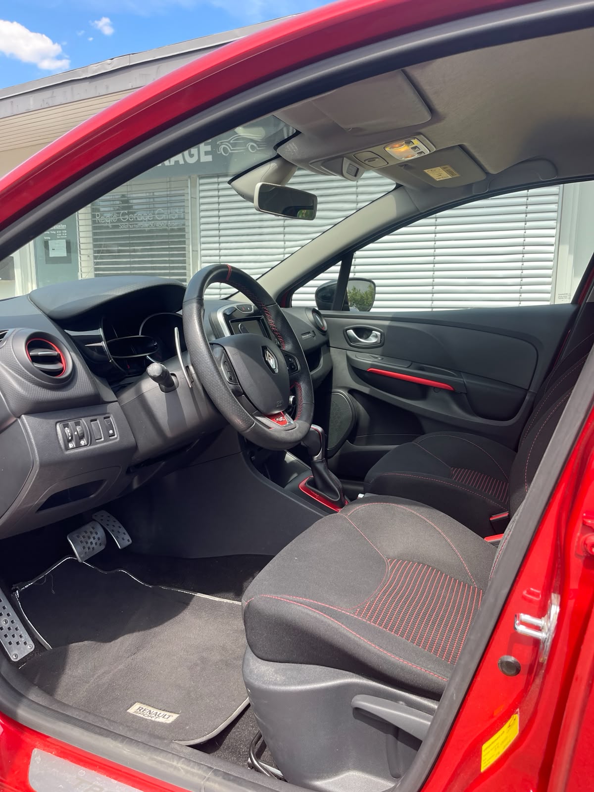 RENAULT Clio 1.6 T RS 220 Trophy EDC-image-9