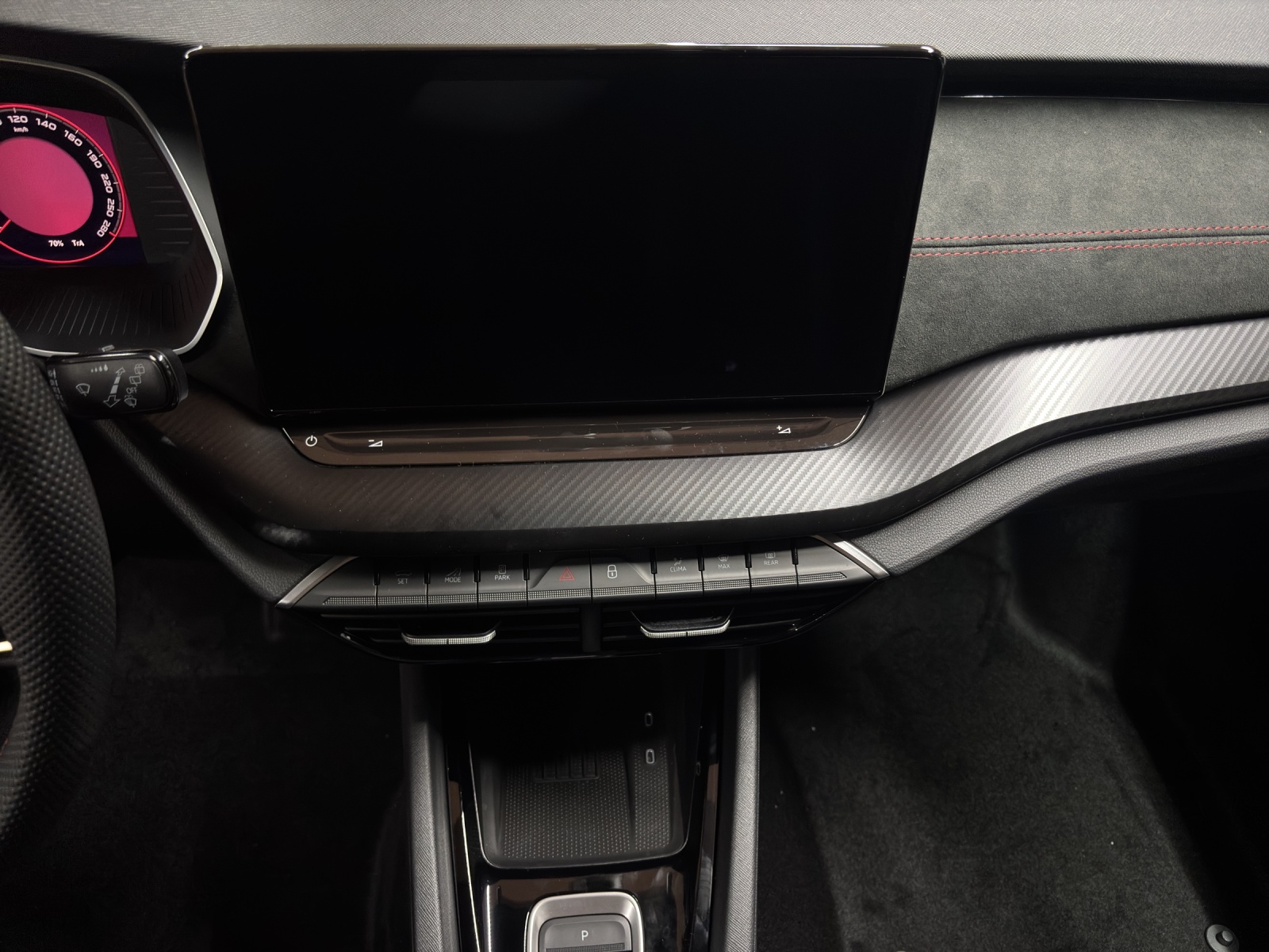 SKODA Octavia Combi 2.0 TSI DSG RS 30 Years Edition-image-9