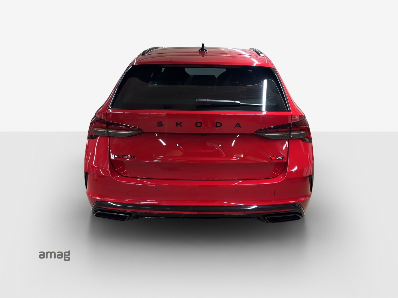 SKODA Octavia Combi 2.0 TSI DSG RS 30 Years Edition-image-2