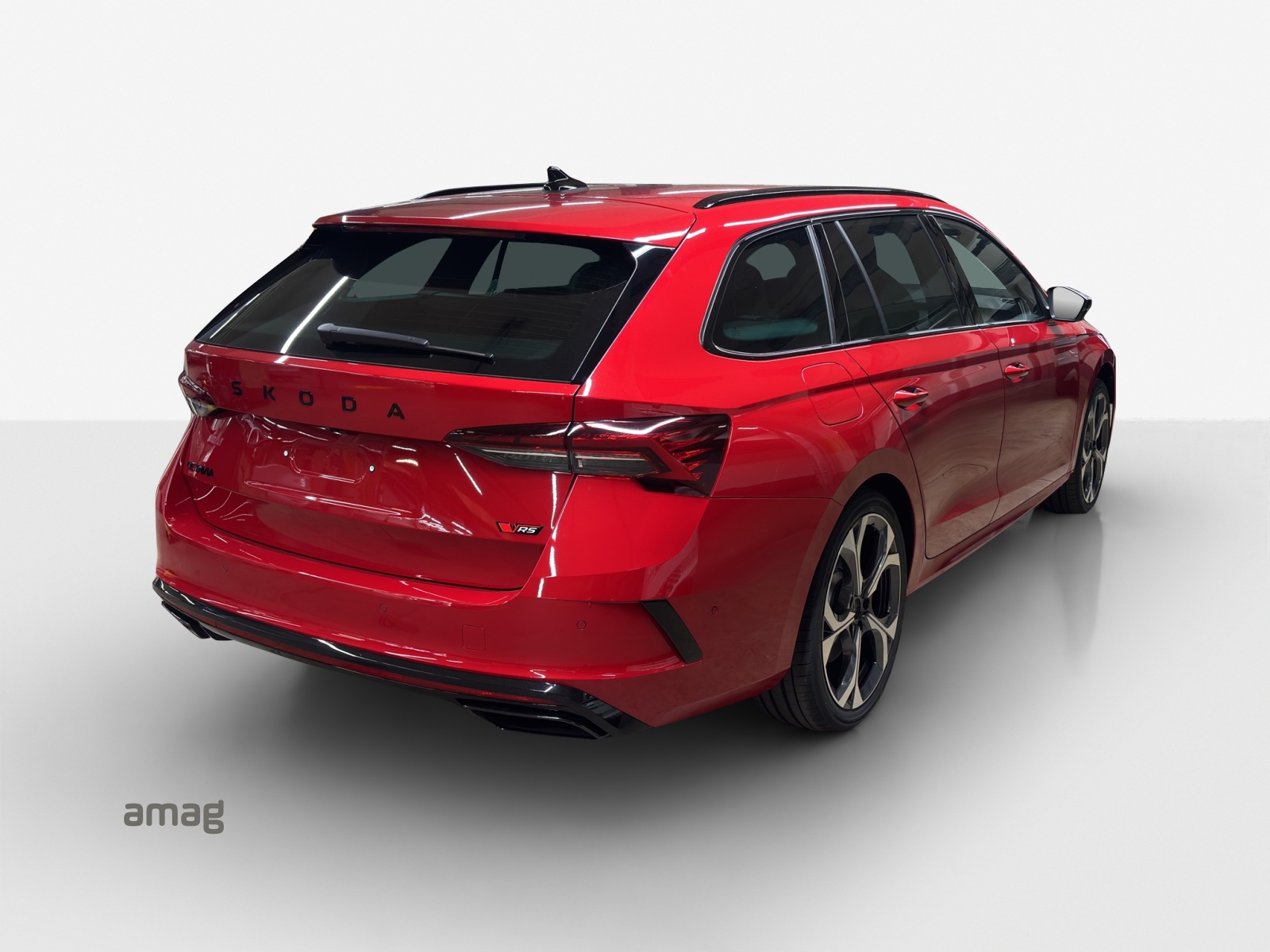 SKODA Octavia Combi 2.0 TSI DSG RS 30 Years Edition-image-3