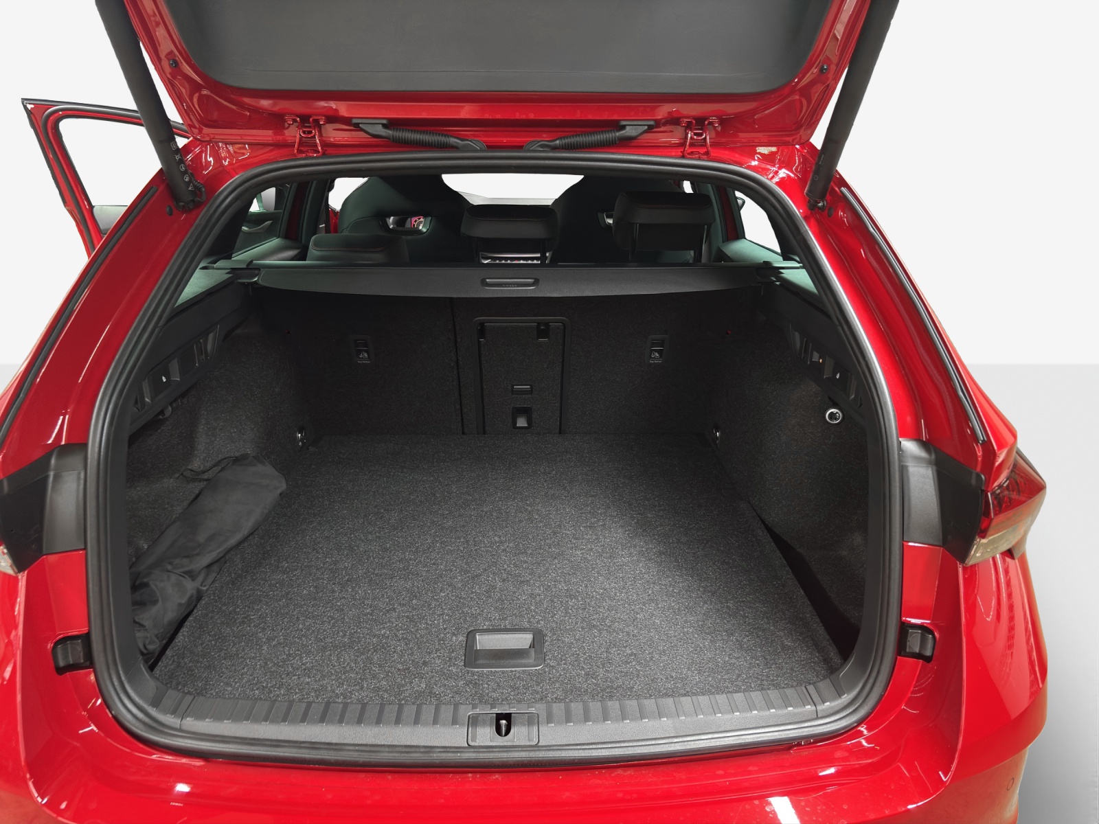 SKODA Octavia Combi 2.0 TSI DSG RS 30 Years Edition-image-11