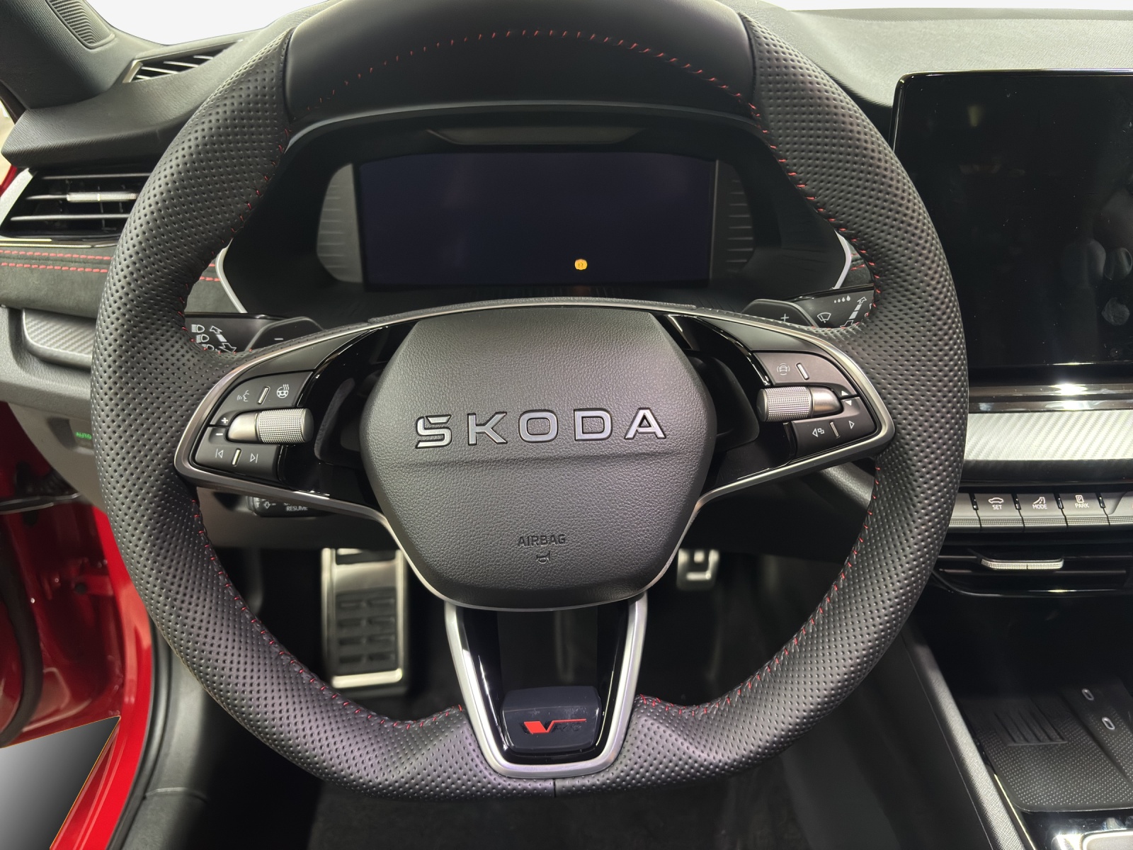 SKODA Octavia Combi 2.0 TSI DSG RS 30 Years Edition-image-8