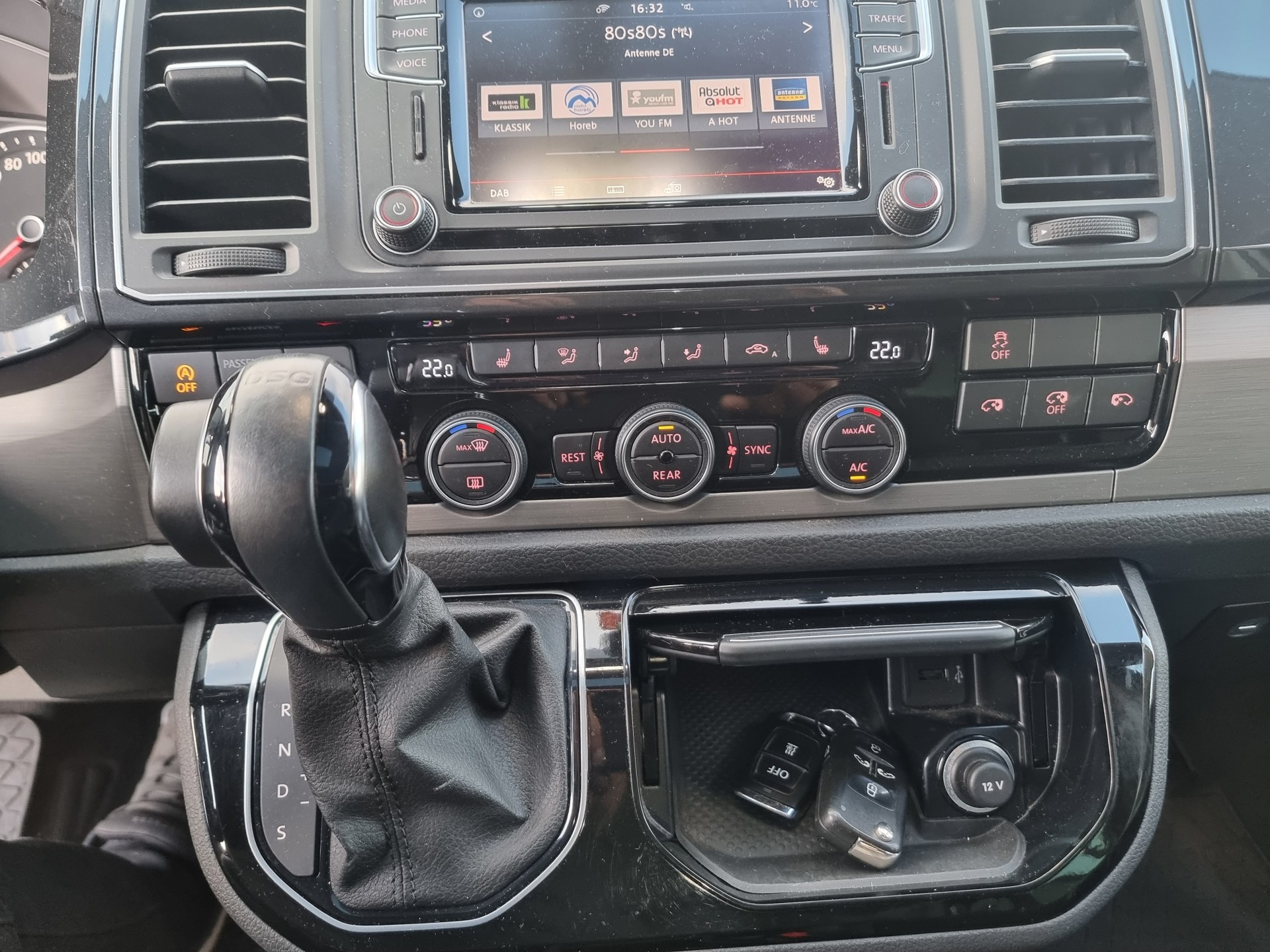 VW T6 Multivan 2.0 Bi-TDI Comf. '70J. Bulli' 4Mot DSG-image-8