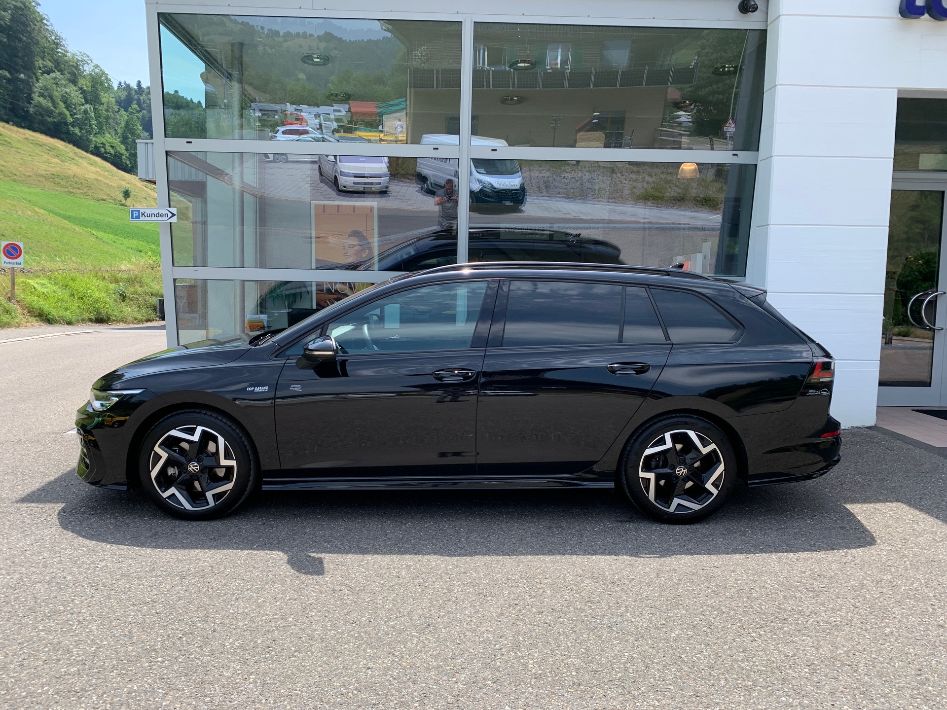 VW Golf Variant 2.0 TSI R-Line DSG 4 Motion-image-5