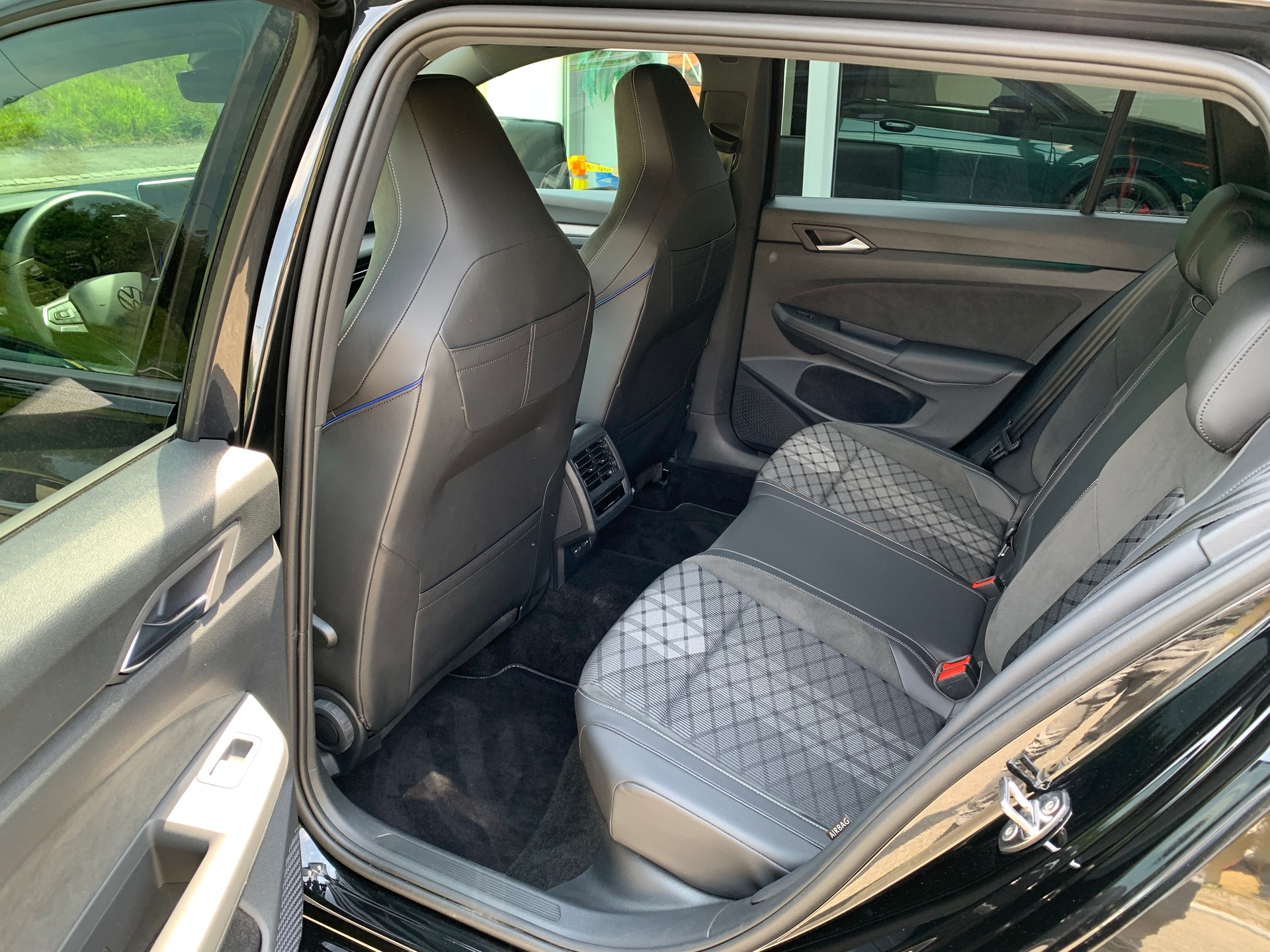 VW Golf Variant 2.0 TSI R-Line DSG 4 Motion-image-14