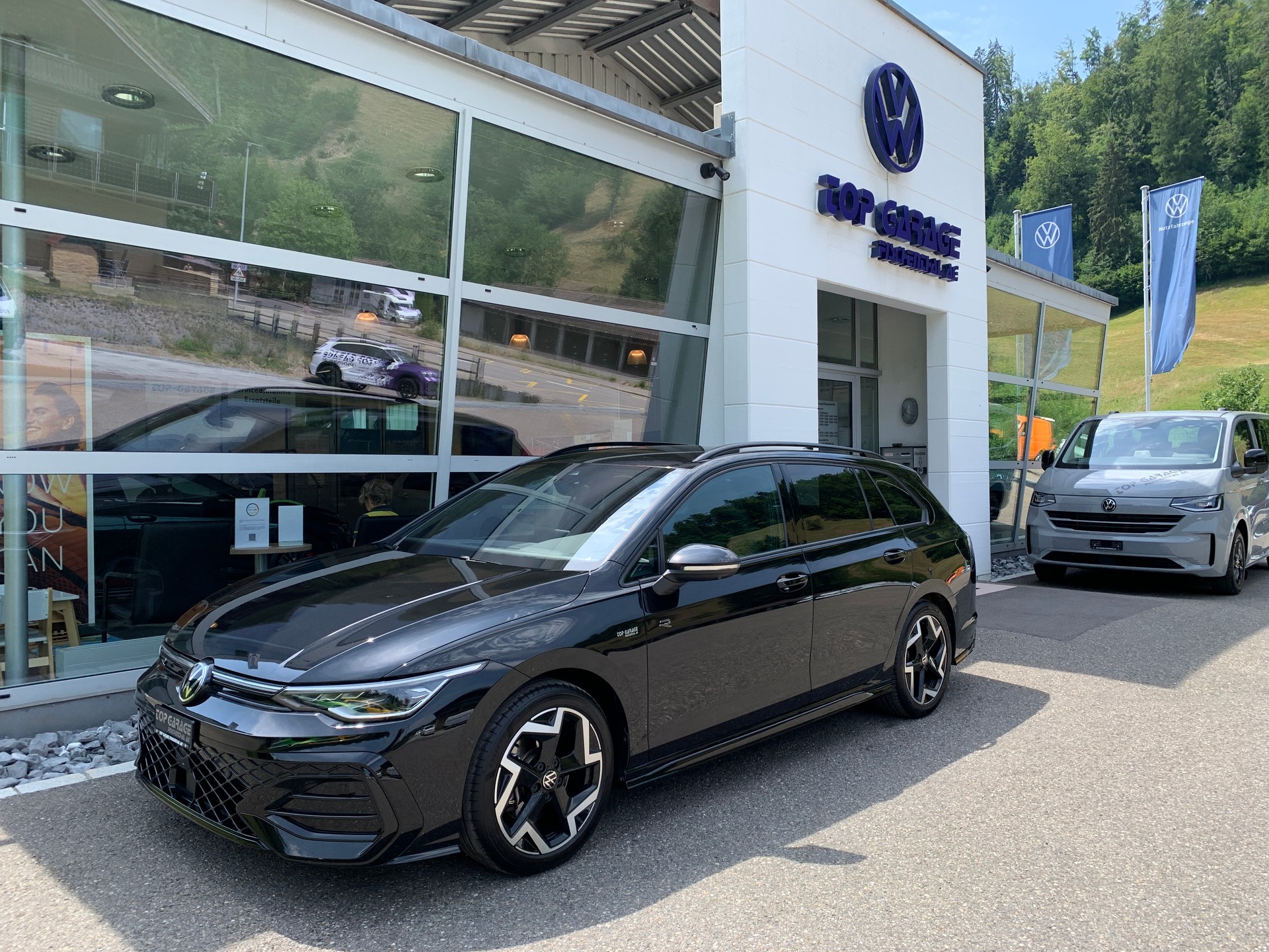VW Golf Variant 2.0 TSI R-Line DSG 4 Motion-image-0