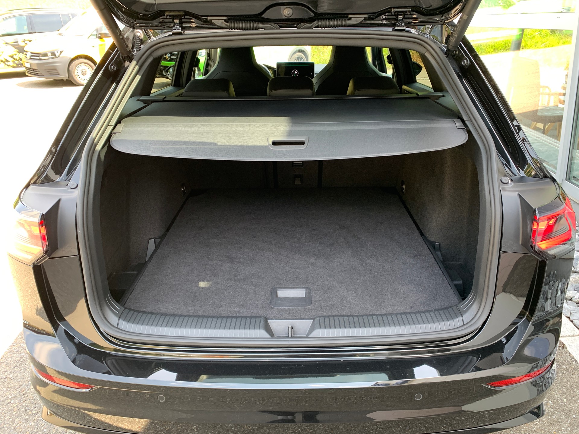 VW Golf Variant 2.0 TSI R-Line DSG 4 Motion-image-15